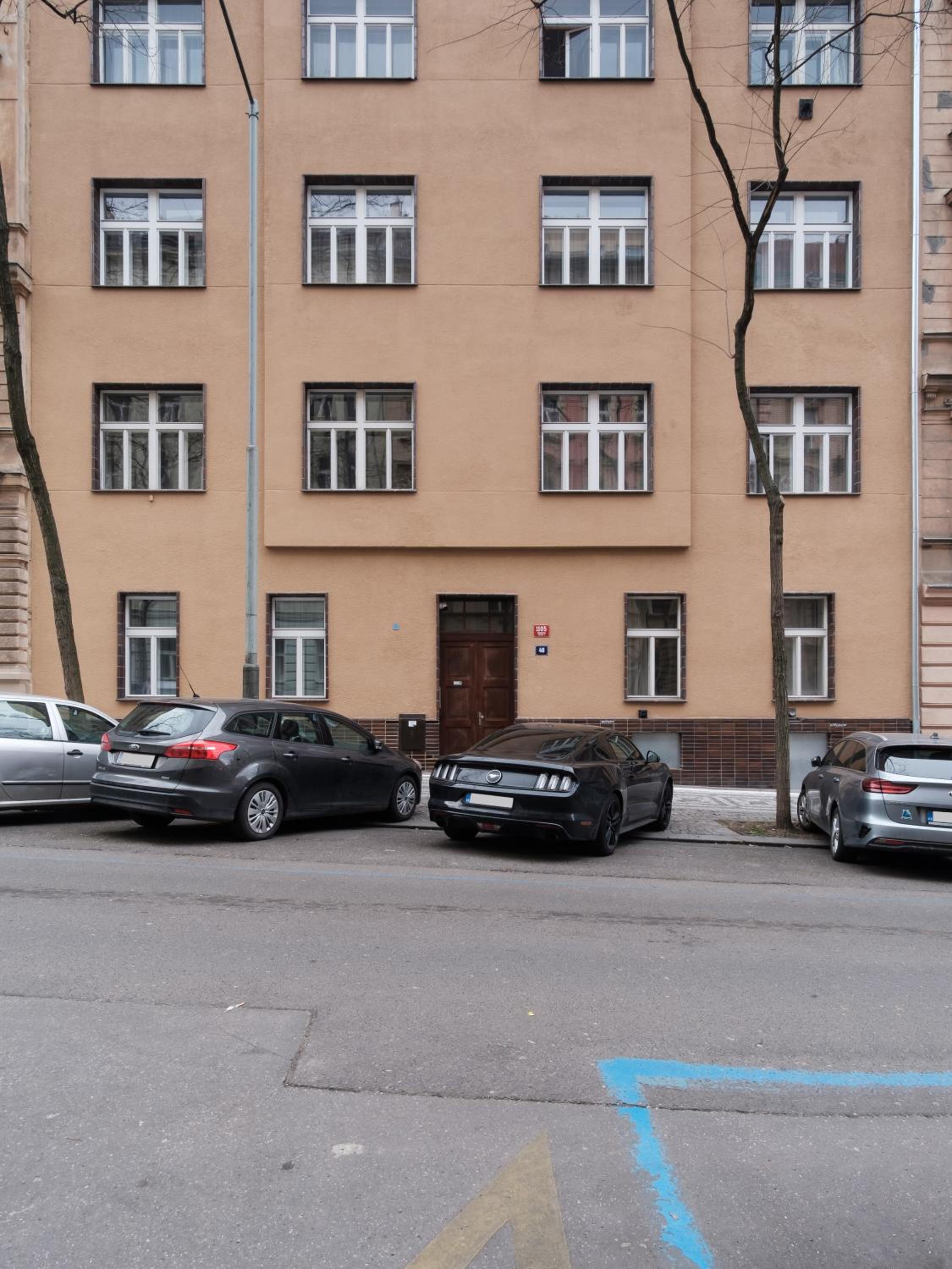 Prague Days - Modern Studios - 7 min Wenceslas Square