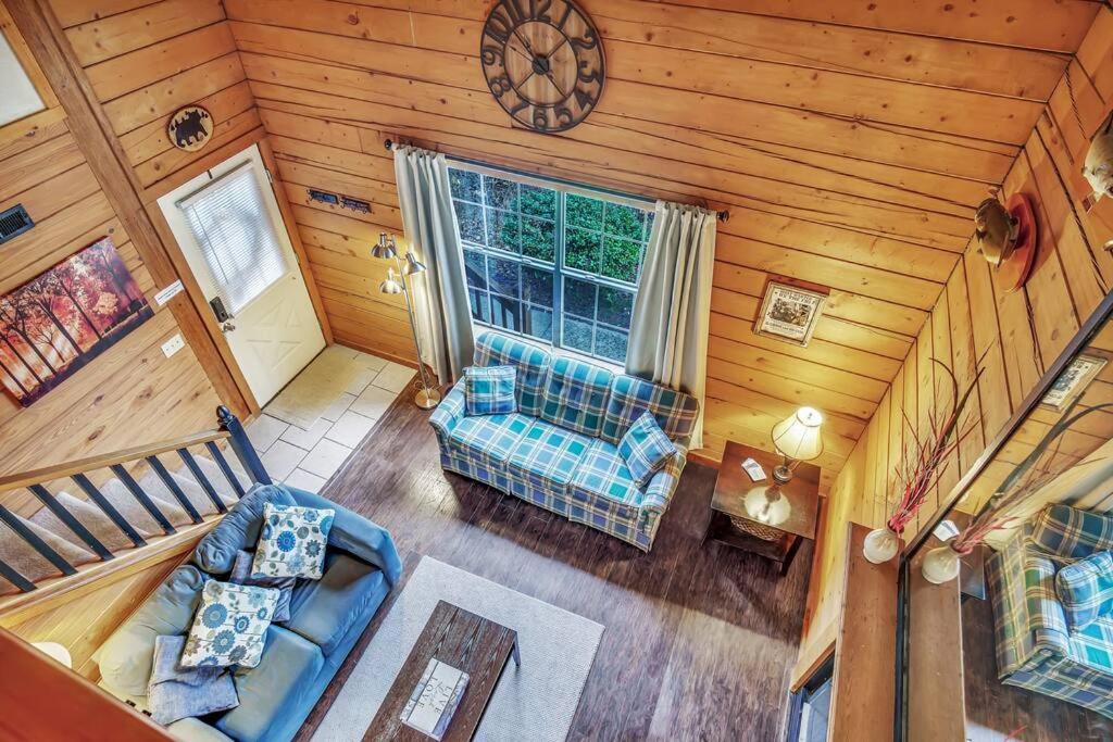 3 Bedroom Log Cabin Condo close to Everything! view 4