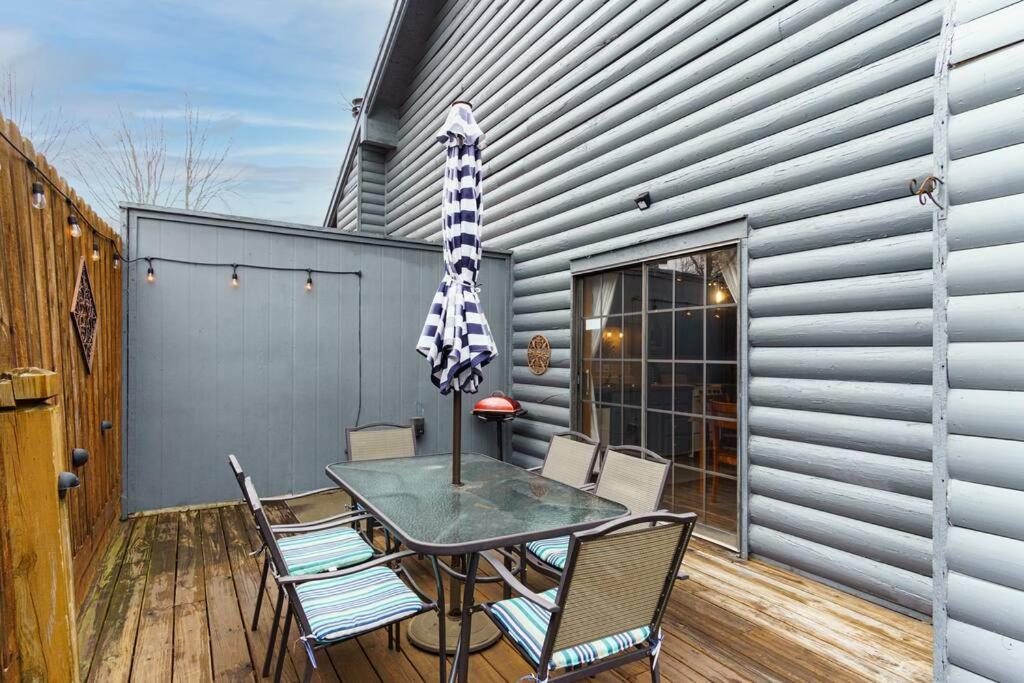 3 Bedroom Log Cabin Condo close to Everything! view 5