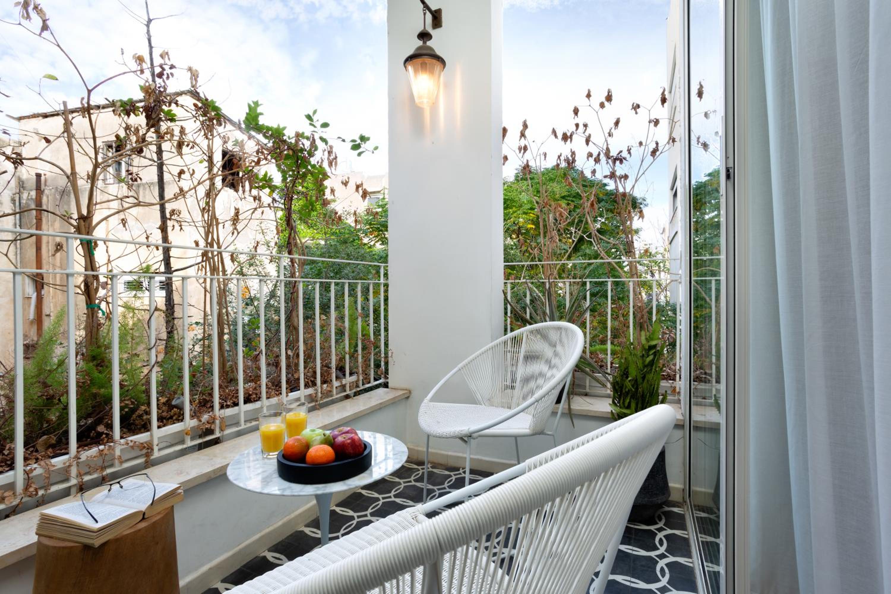 Contemporary 3BR in Shenkin by HolyGuest view 2