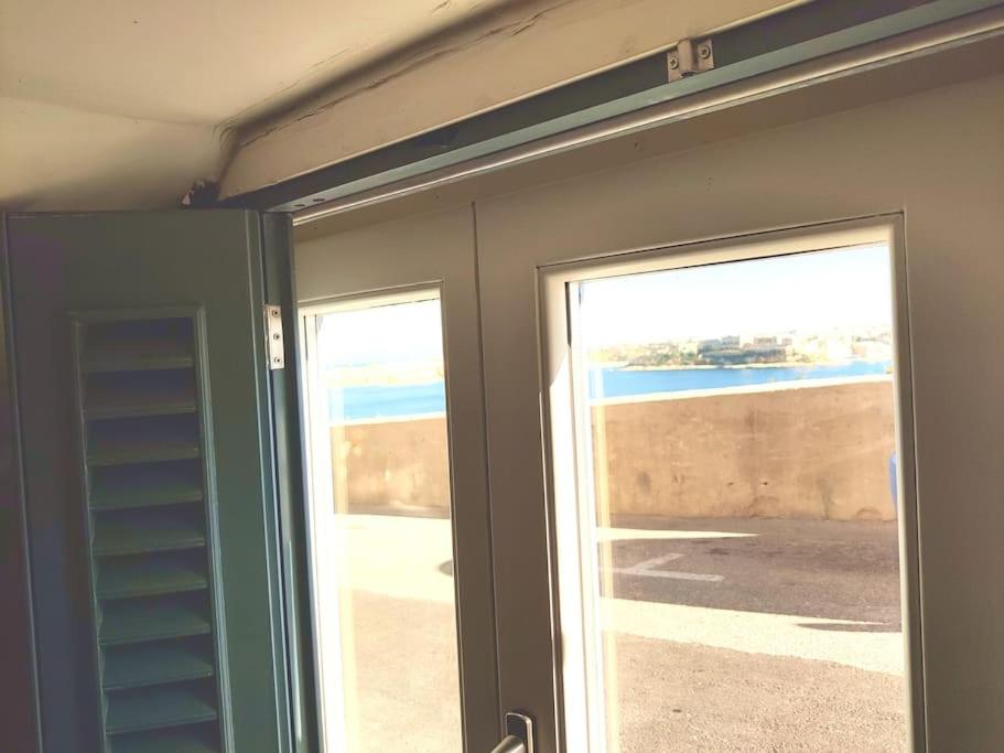 Ripple 23 Savynomad Harbour Residences view 4