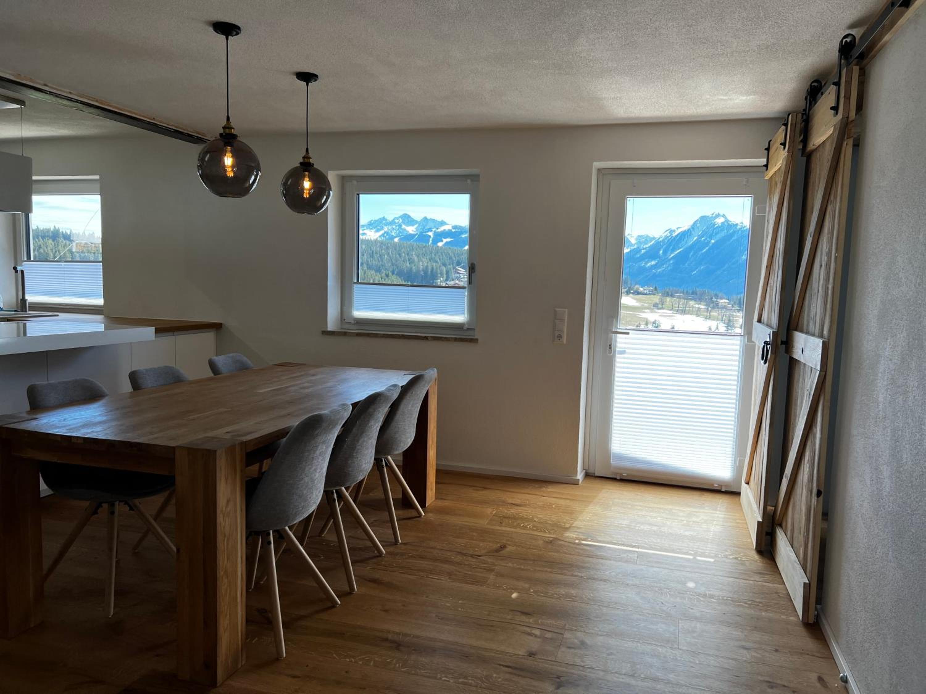 Haus Bergfeld with the view over Dachstein