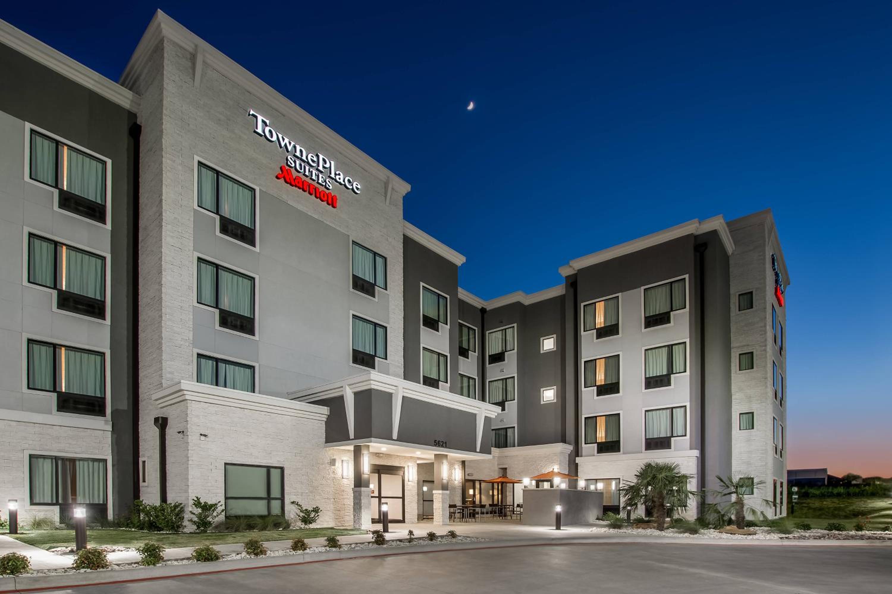 Hotel TownePlace Suites by Marriott Waco South - Image 1