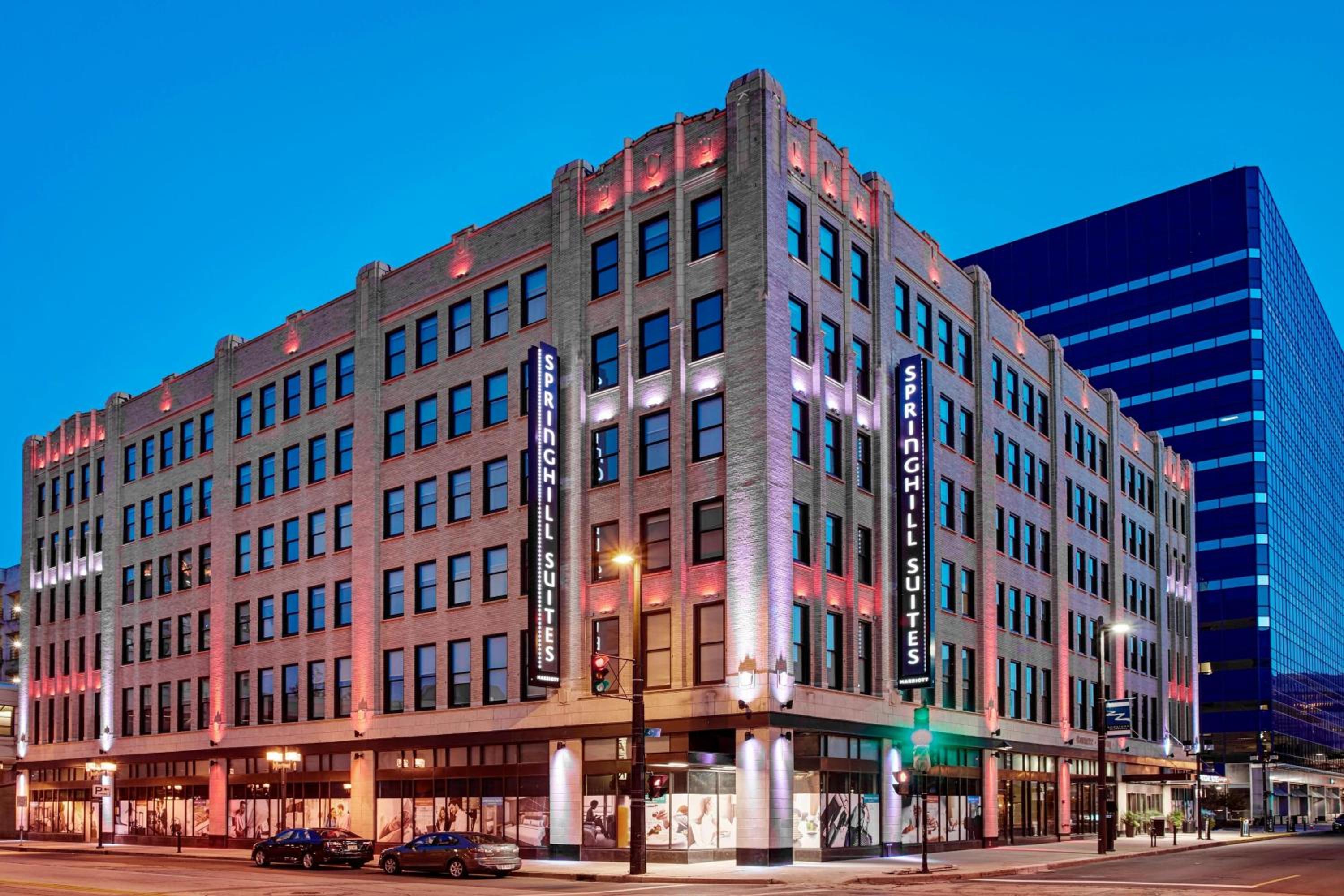Hotel SpringHill Suites by Marriott Milwaukee Downtown - Image 1