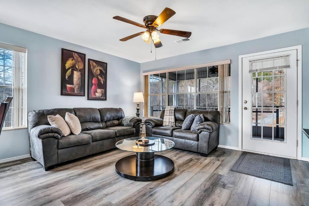 Penthouse overlooking Lake Taneycomo view 2