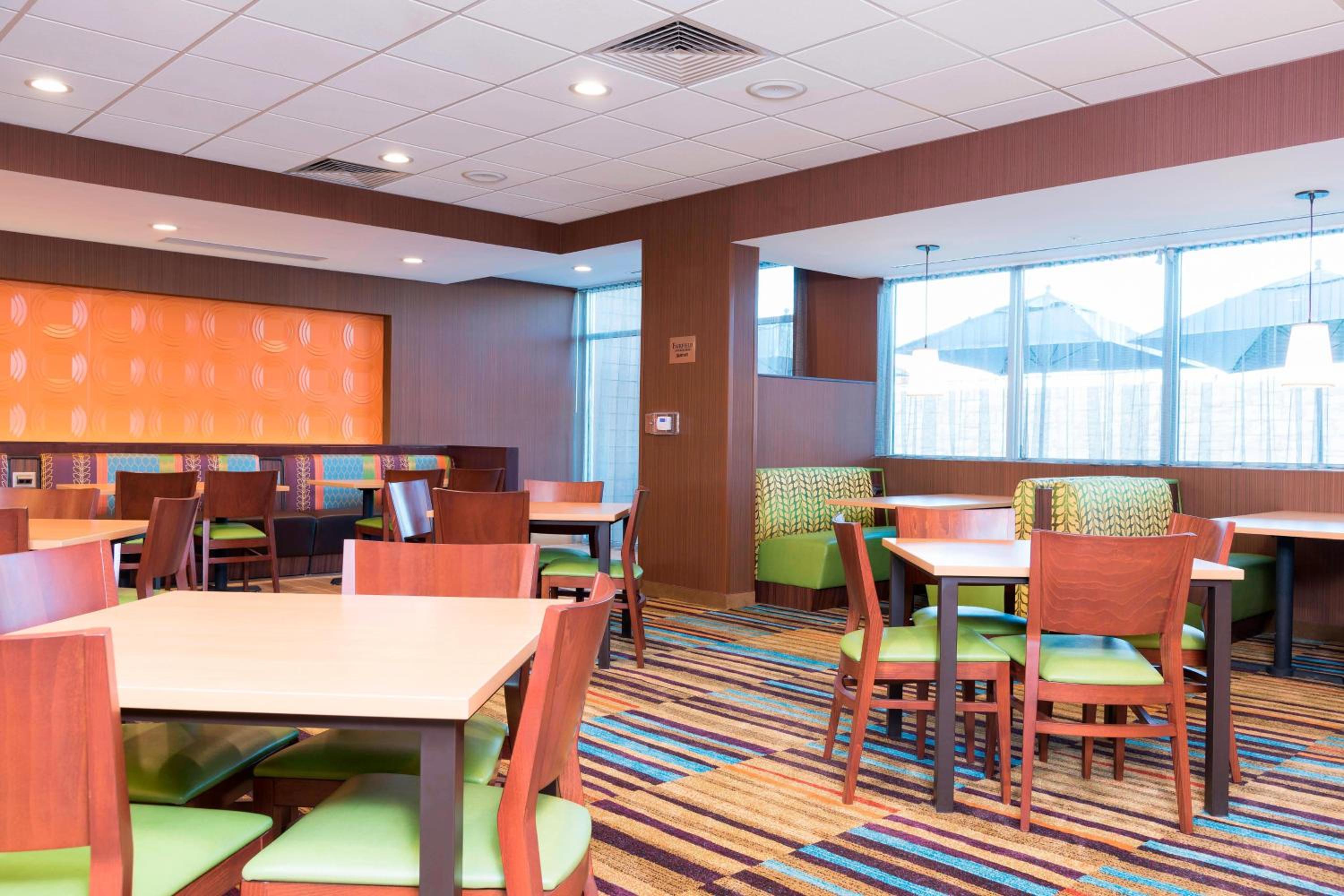 West Monroe Vacations - Fairfield Inn  Suites by Marriott West Monroe - Property Image 7