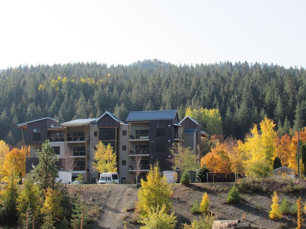 Large Studio Condo with Full Kitchen, Ski, Bike, Beautiful Balcony Views Hottub Fireplace view 2