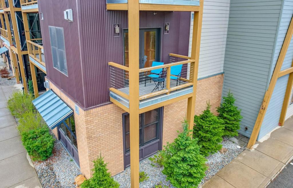 Large Studio Condo with Full Kitchen, Ski, Bike, Beautiful Balcony Views Hottub Fireplace view 5
