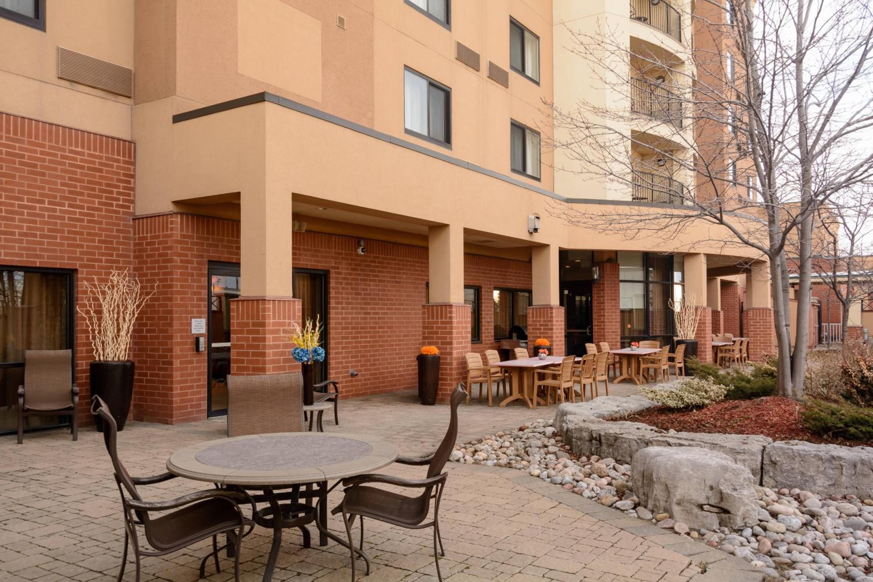 Toronto Vacations - Courtyard by Marriott Toronto Brampton - Property Image 2