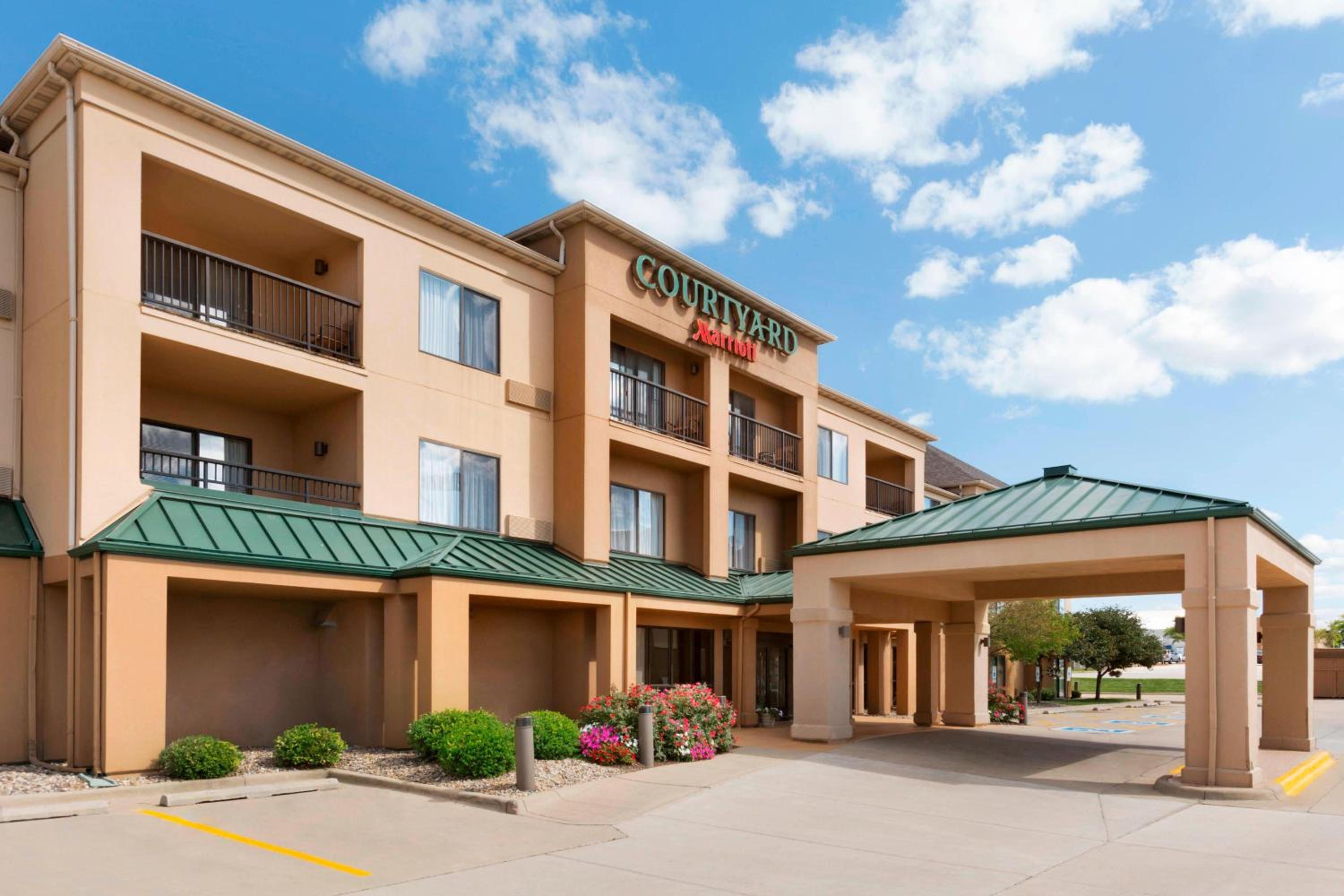 Bloomington Vacations - Courtyard by Marriott Bloomington Normal - Property Image 24