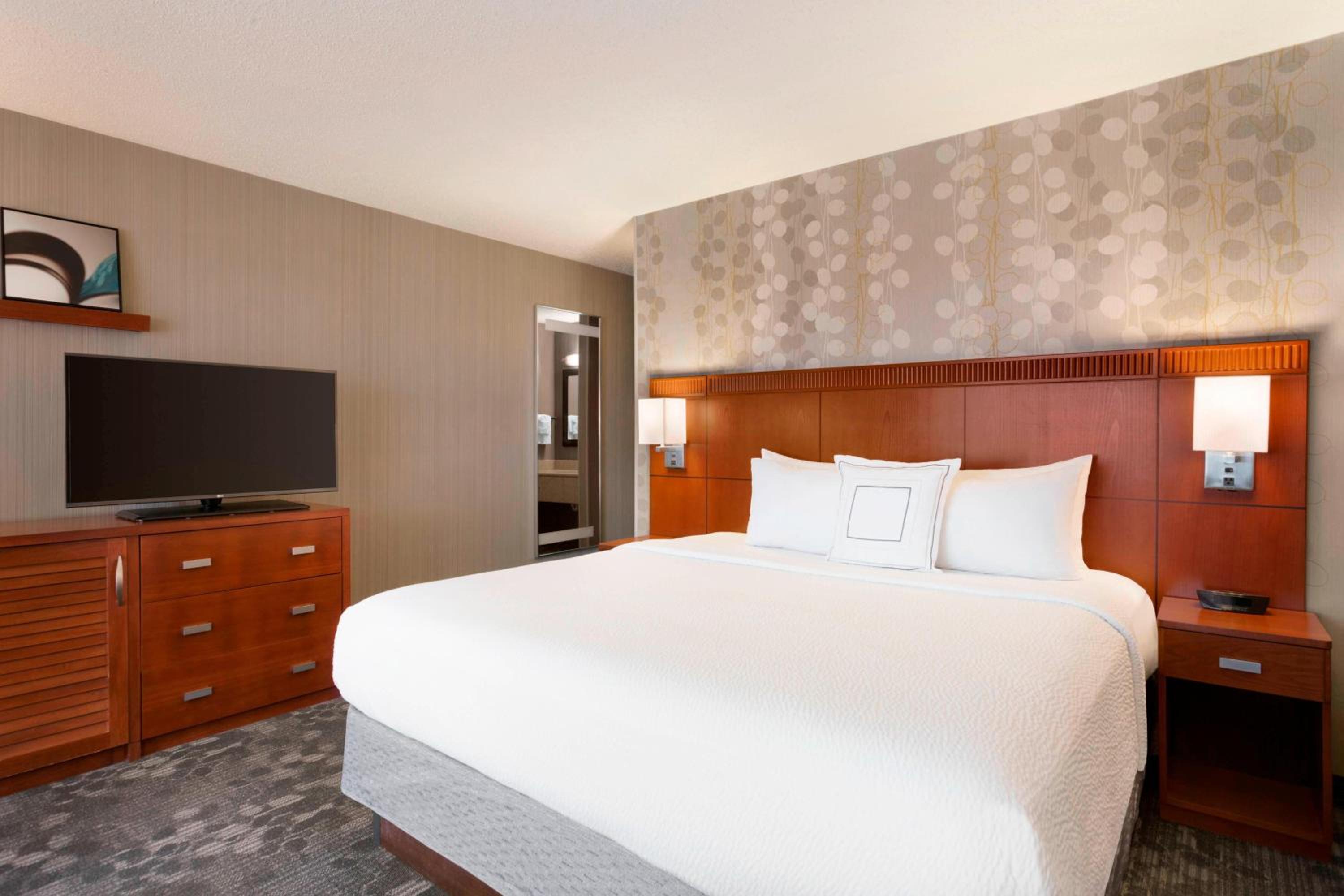 Bloomington Vacations - Courtyard by Marriott Bloomington Normal - Property Image 17