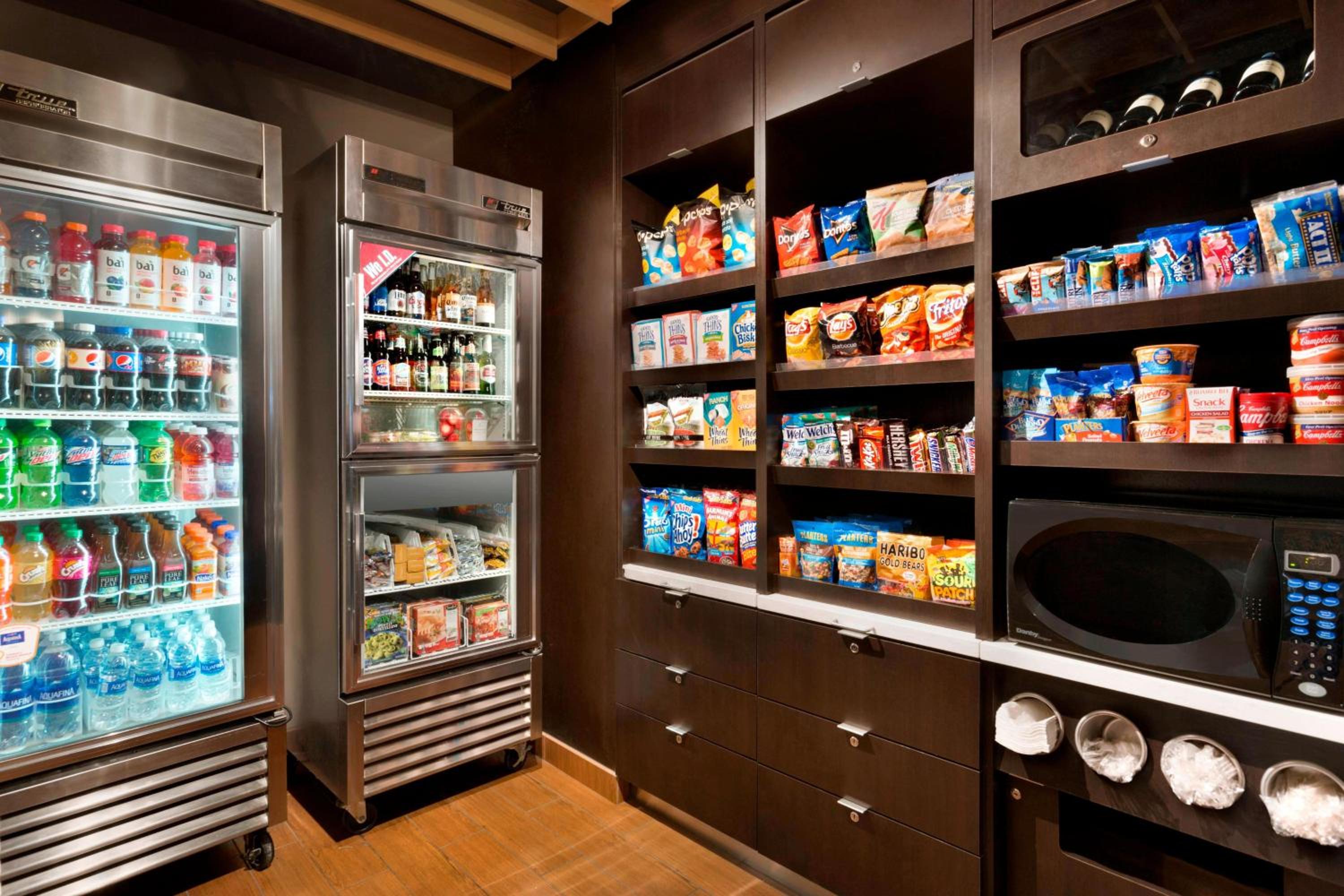 Bloomington Vacations - Courtyard by Marriott Bloomington Normal - Property Image 12