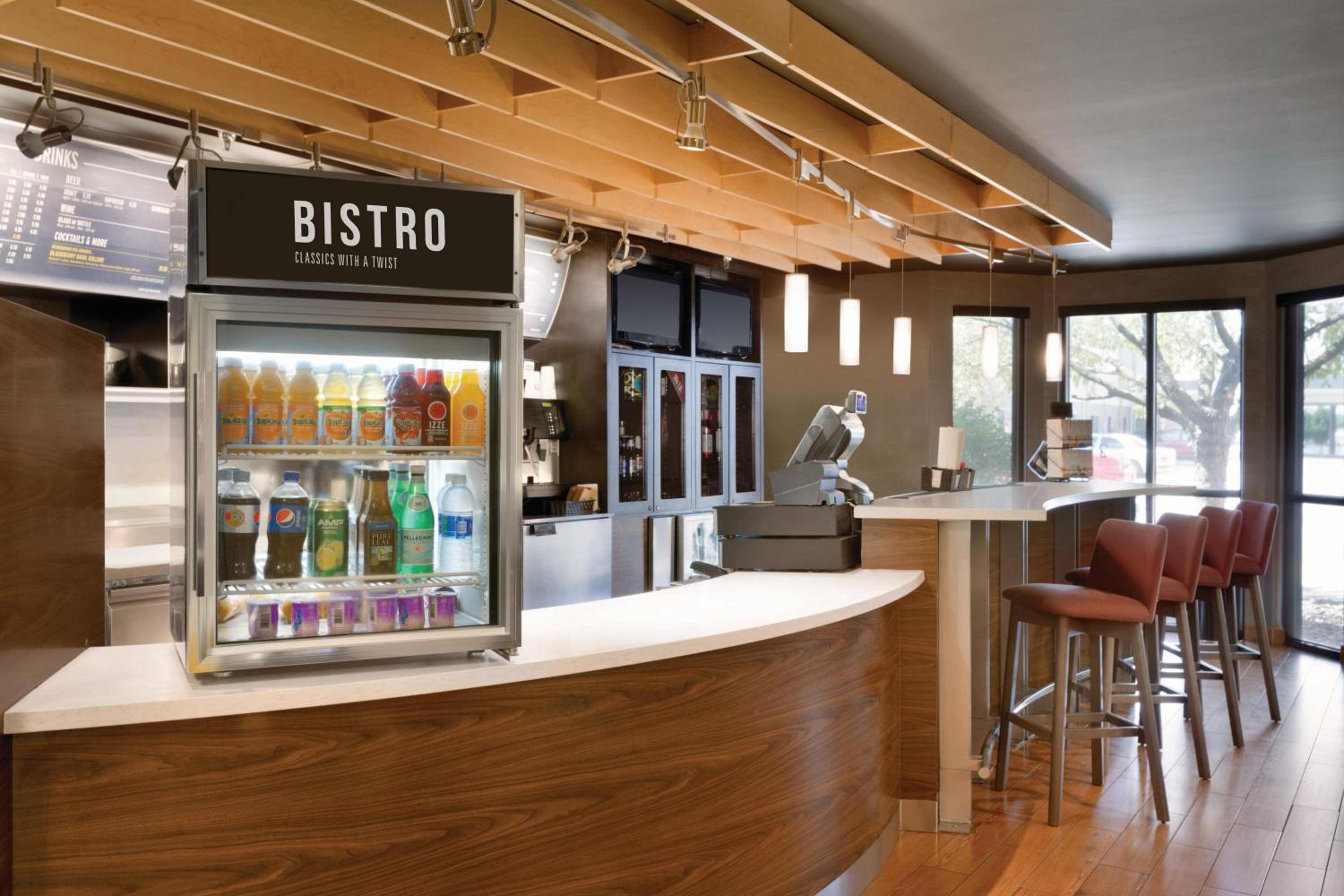 Bloomington Vacations - Courtyard by Marriott Bloomington Normal - Property Image 11