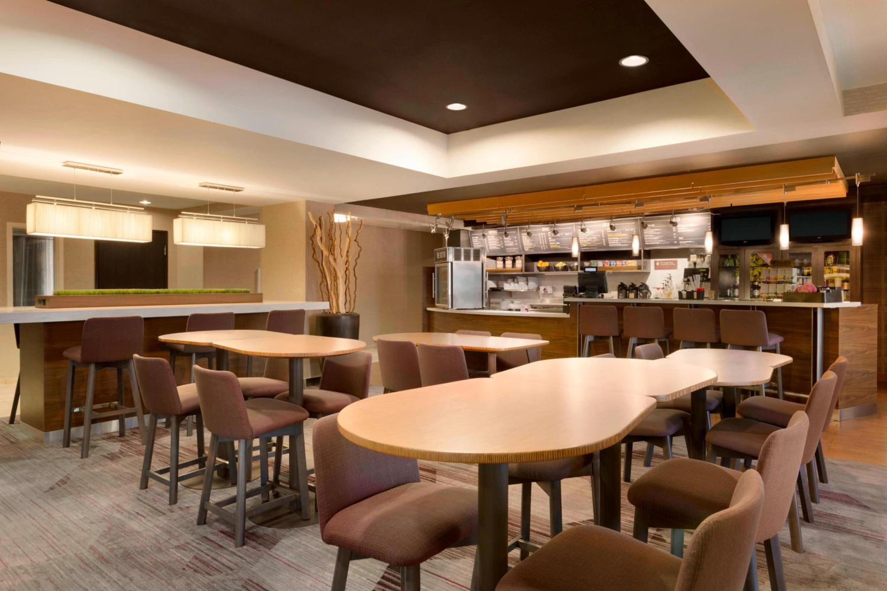 Bloomington Vacations - Courtyard by Marriott Bloomington Normal - Property Image 10