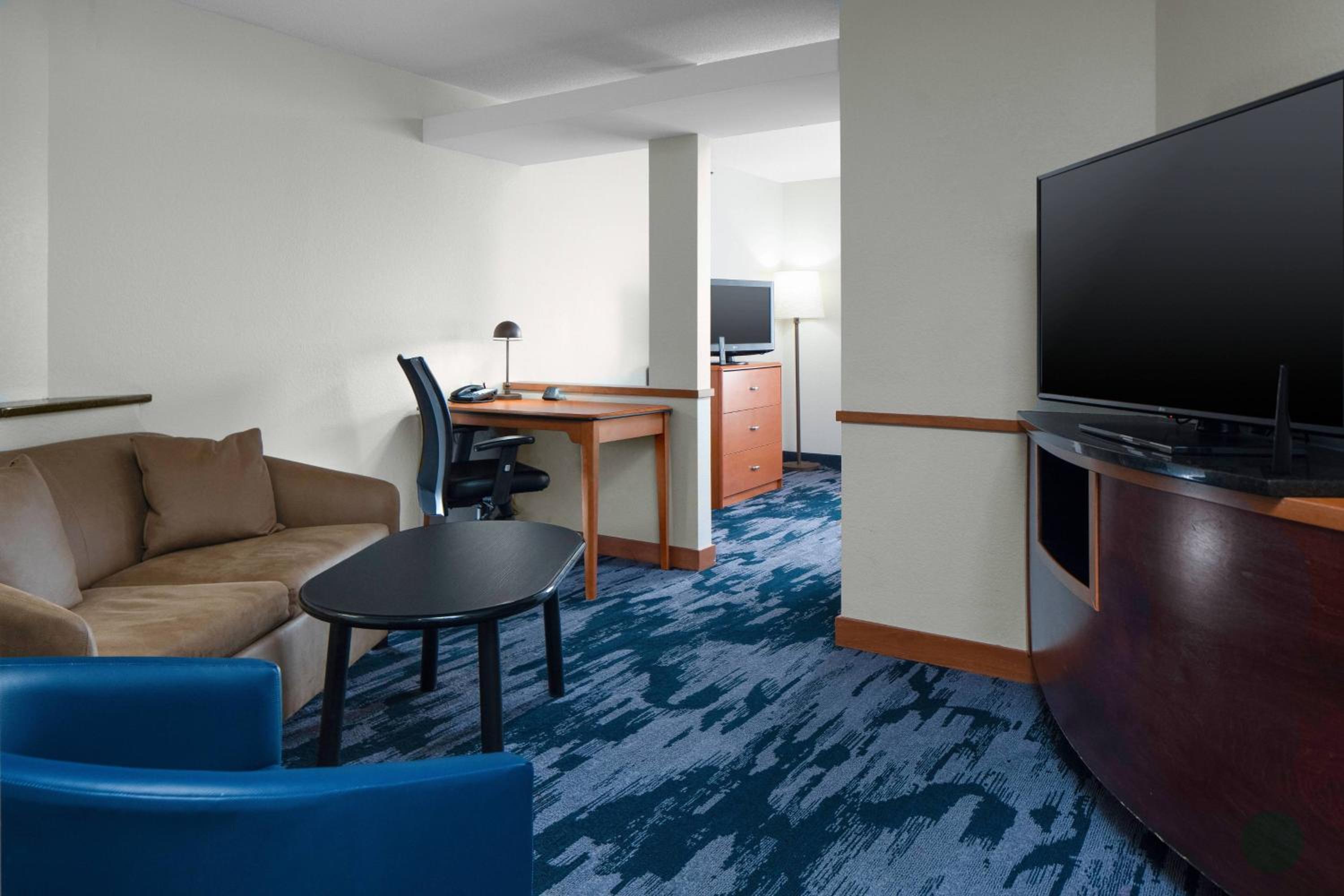 Jefferson City Vacations - Fairfield Inn  Suites Jefferson City - Property Image 1