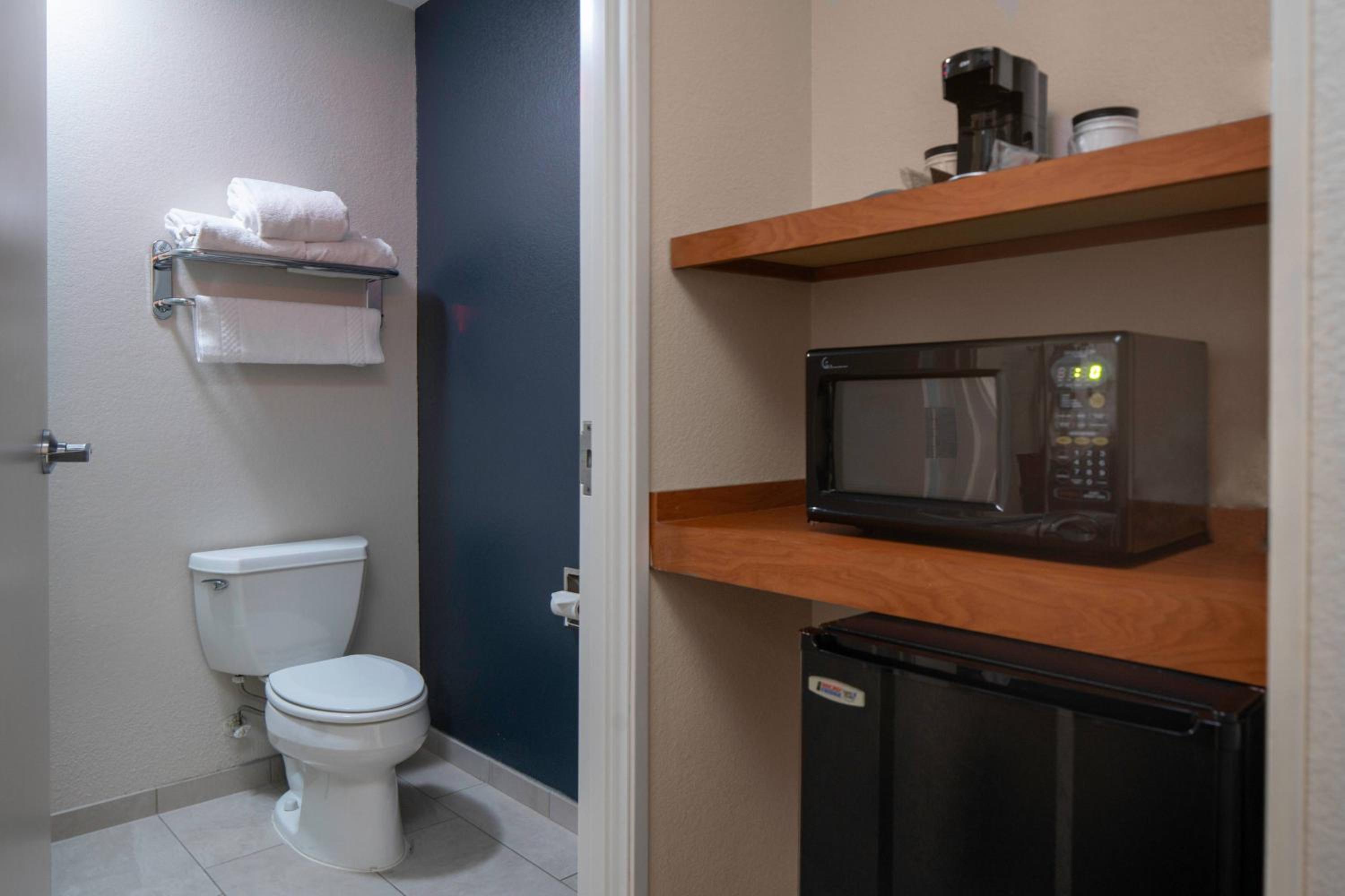 Jefferson City Vacations - Fairfield Inn  Suites Jefferson City - Property Image 8