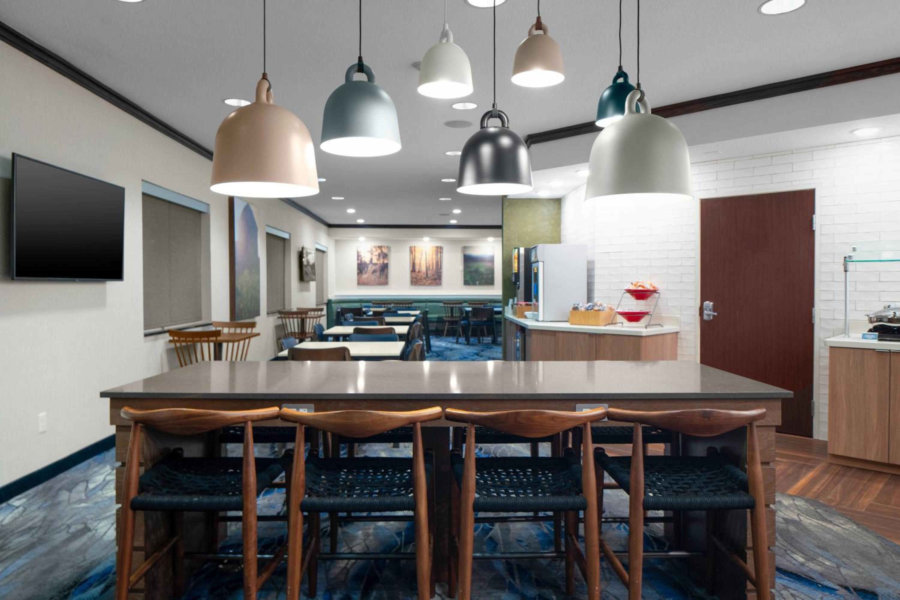 Jefferson City Vacations - Fairfield Inn  Suites Jefferson City - Property Image 4