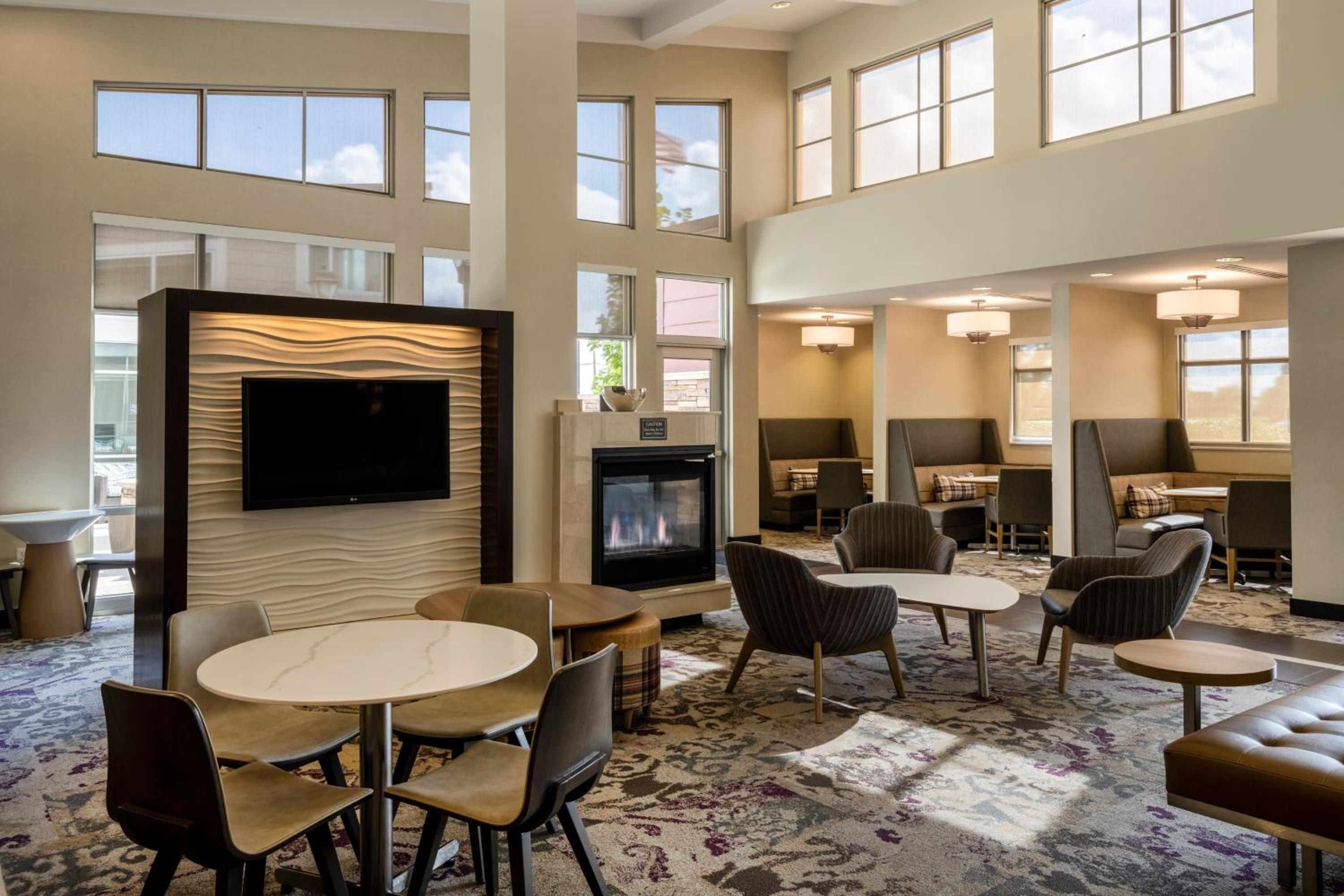 Bloomington Vacations - Residence Inn by Marriott Bloomington - Property Image 26
