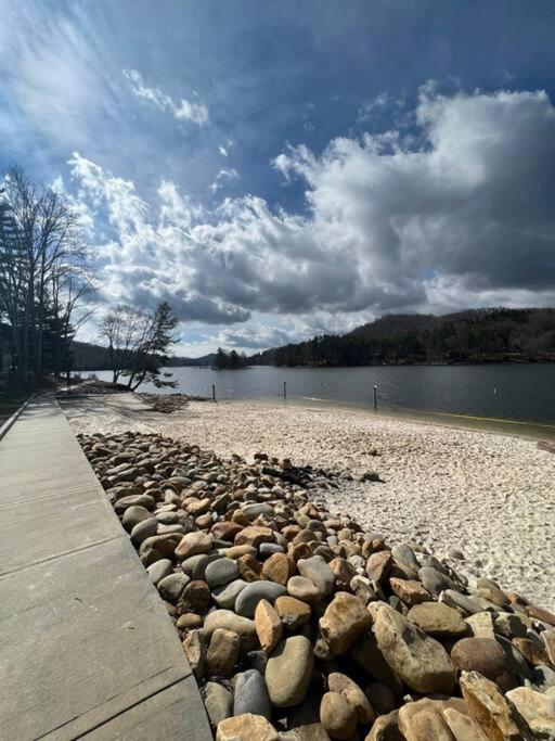 Amazing 3bed Private Cabin! view 4