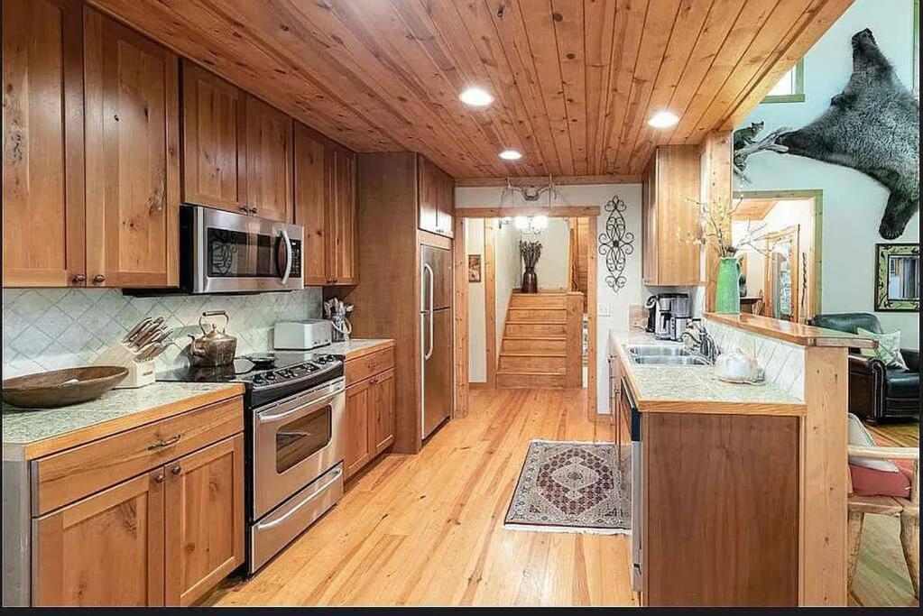 Amazing 3bed Private Cabin! view 5