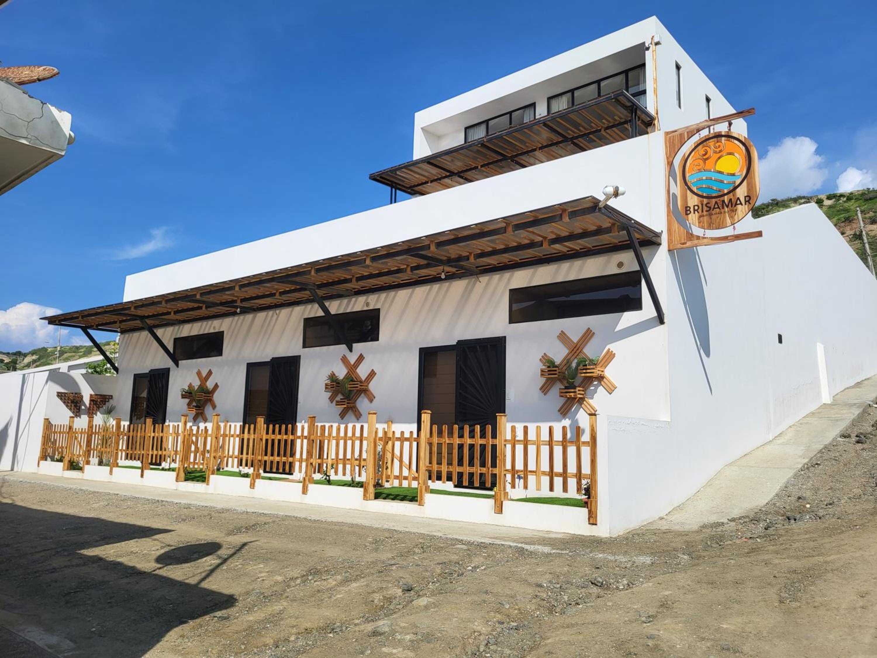 Hotel SUITES BRISAMAR PLAYA SANTA MARIANITA Manta - Image 1