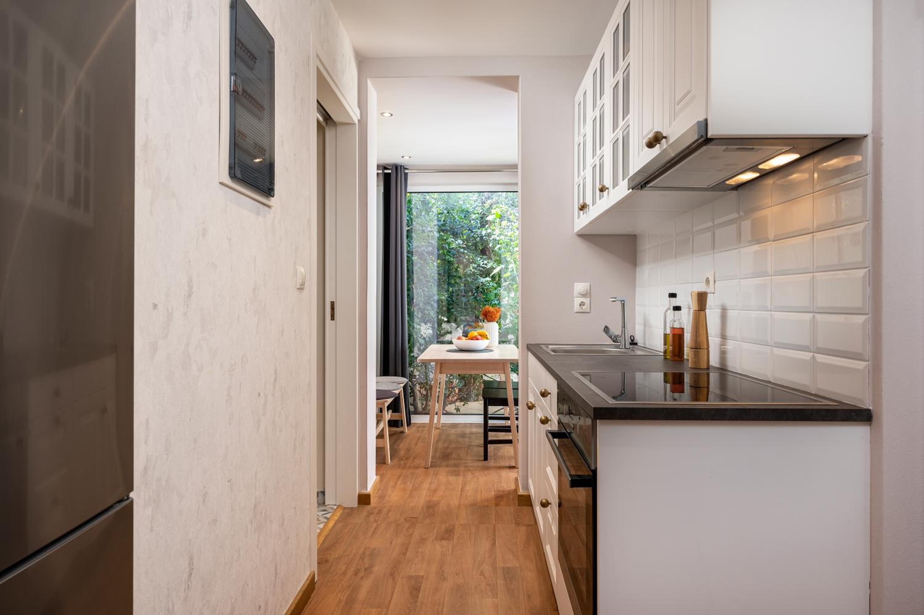 Ocean Breeze Suite 1min to Beach photo 4