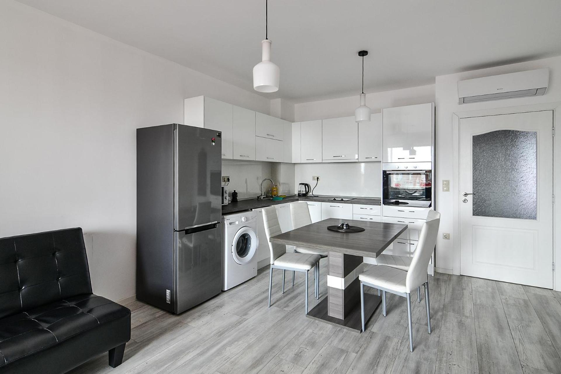 La Mer flat 9 parking and beach access