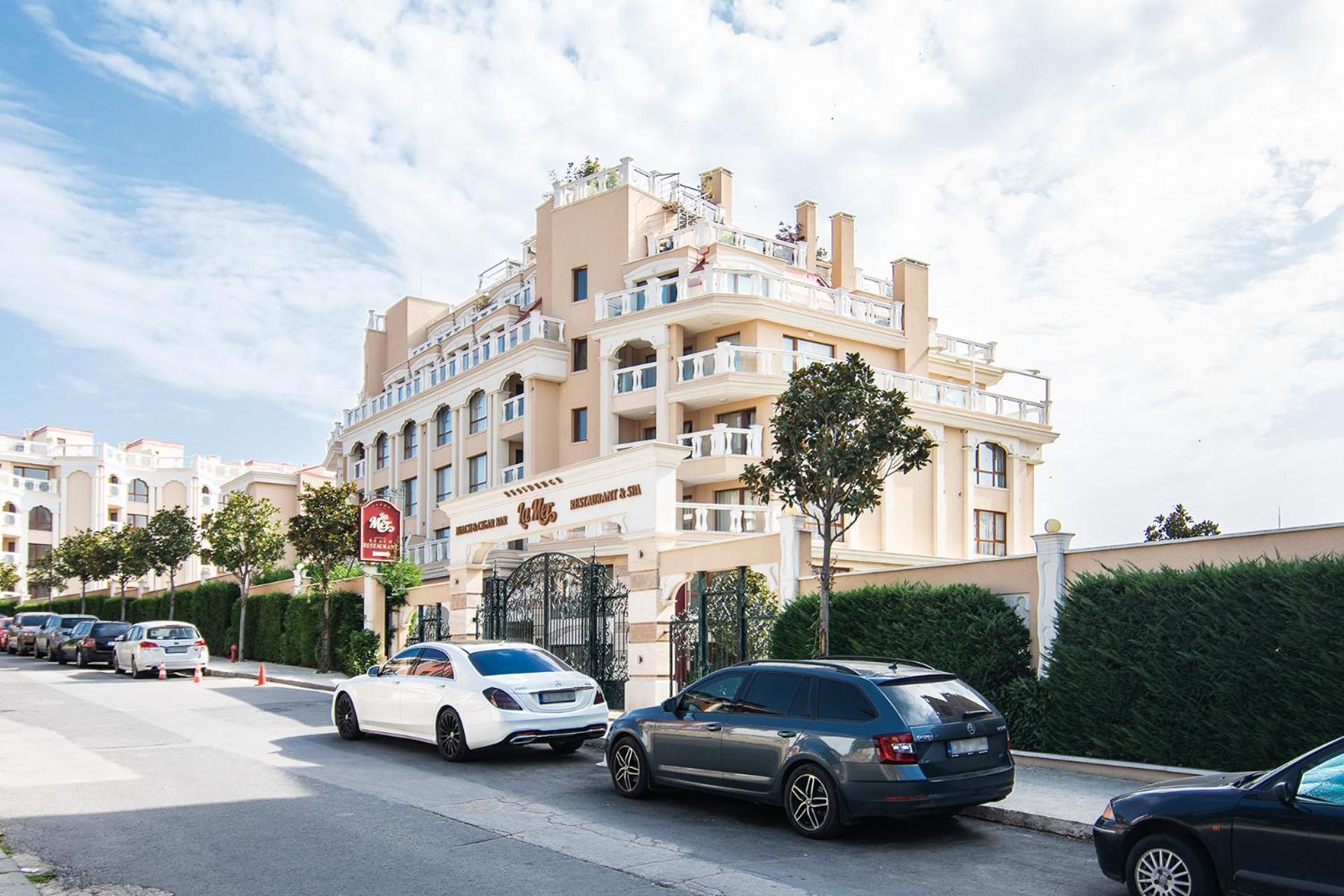 La Mer flat 9 parking and beach access