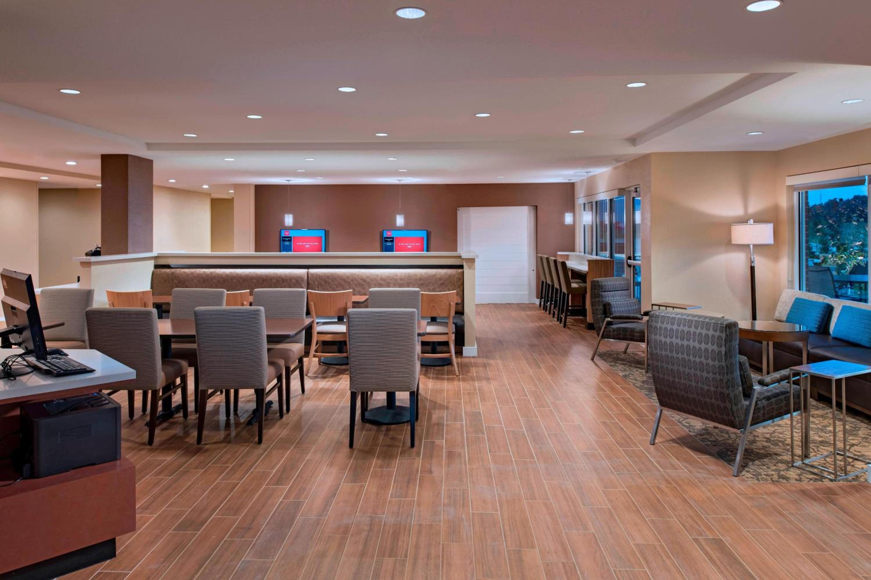 Columbia Vacations - TownePlace Suites by Marriott Columbia - Property Image 11