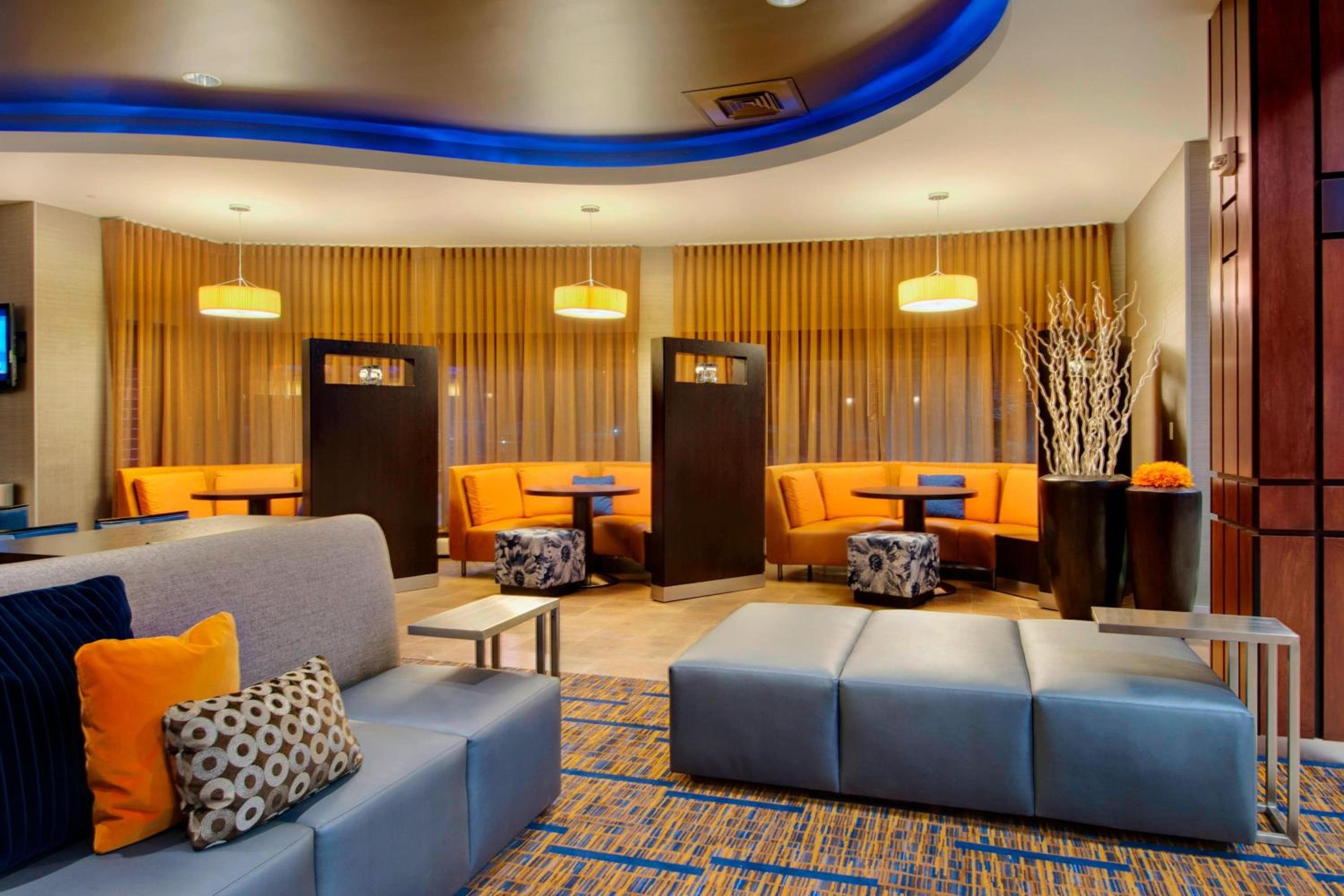 New York City Vacations - Courtyard by Marriott Madison East - Property Image 2
