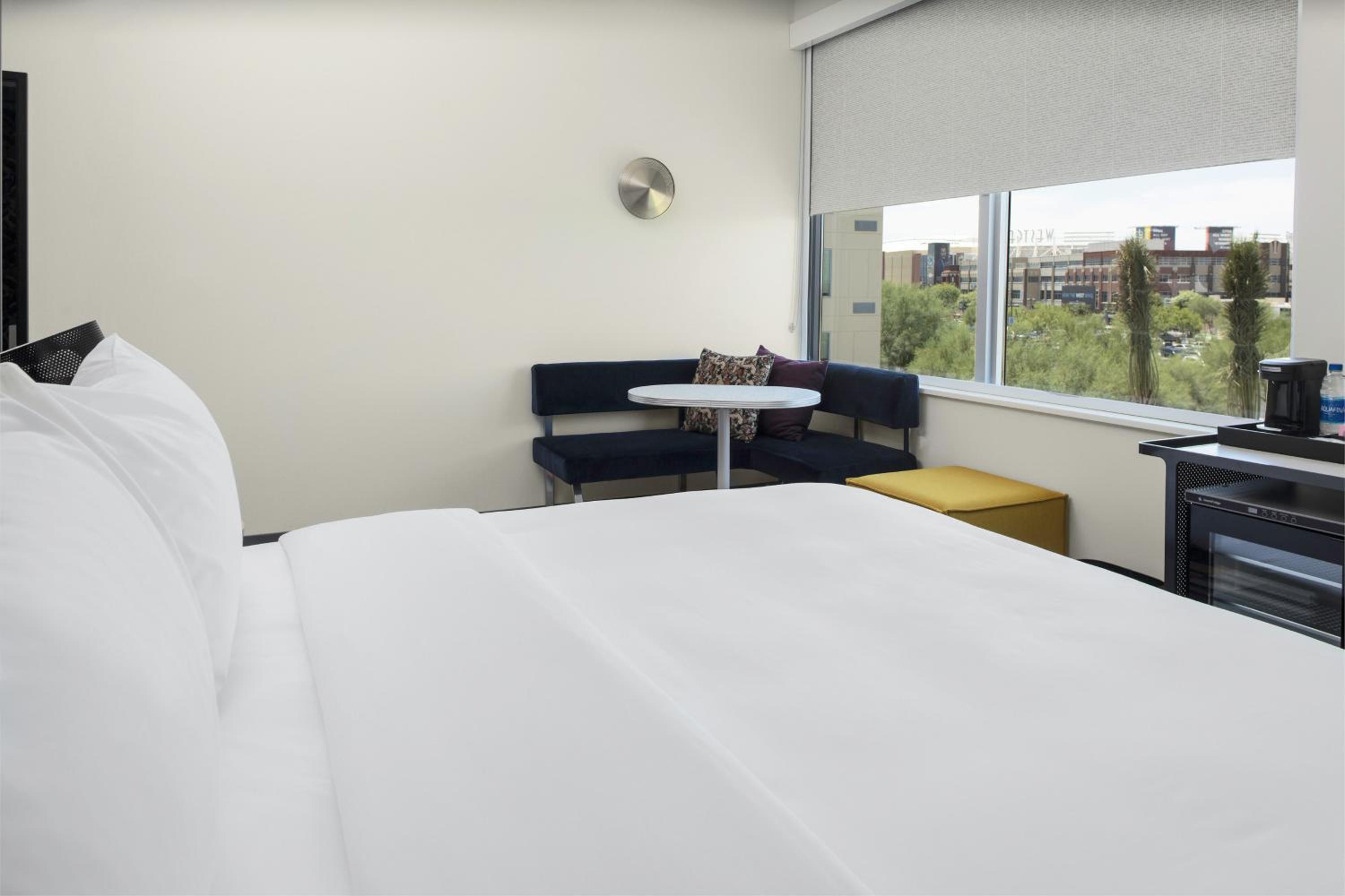 Glendale Vacations - Aloft Glendale at Westgate - Property Image 3