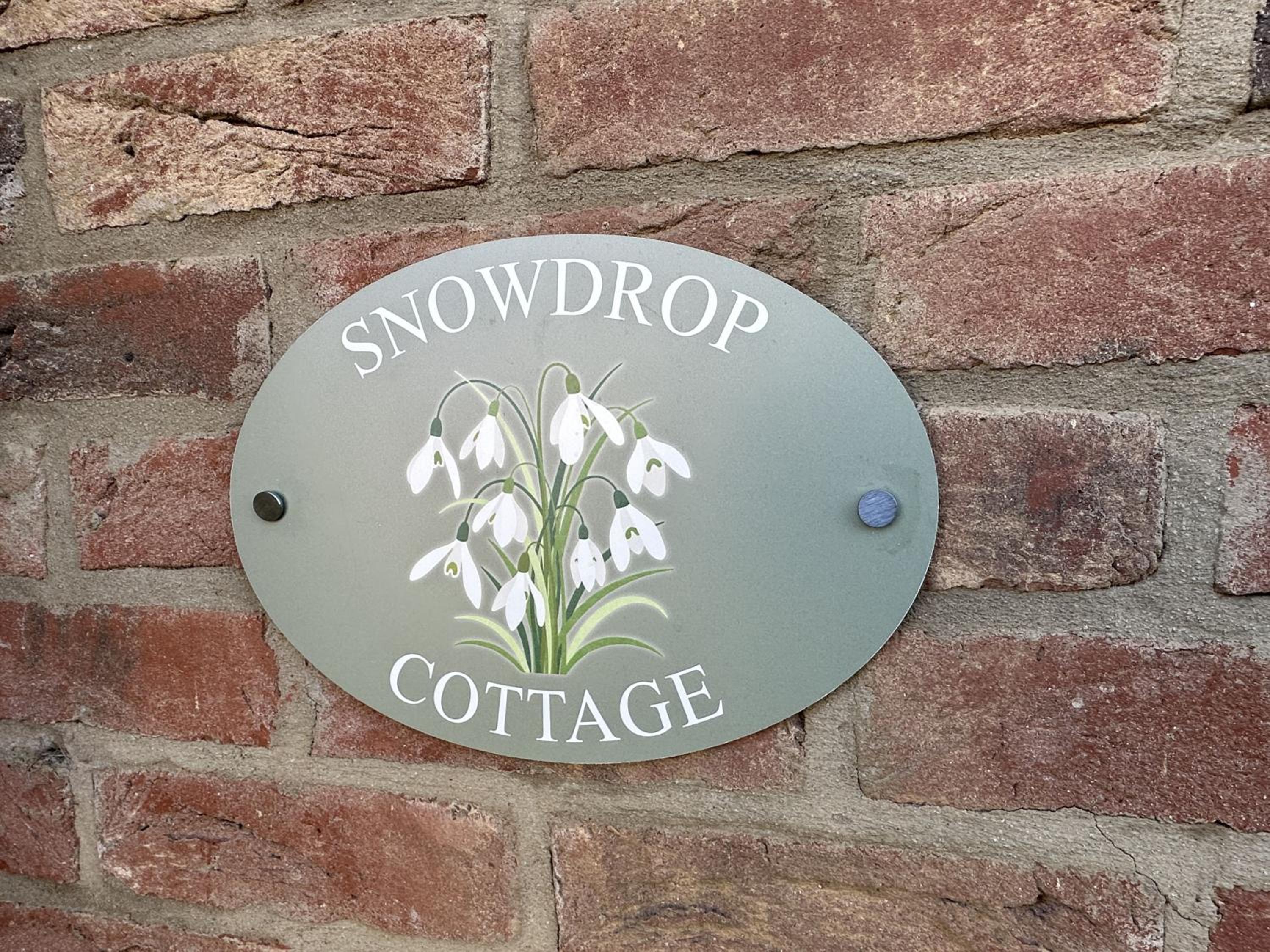 Snowdrop Cottage - Part of the The Bay Filey Holiday Village with pool, gym and direct beach access, pub, restaurant, tennis and meadows walks
