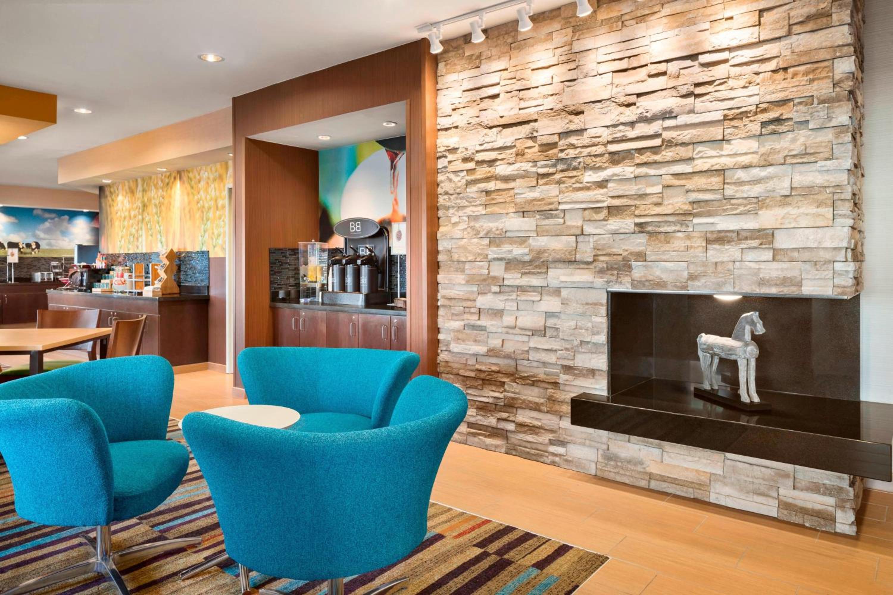 Lima Vacations - Fairfield Inn  Suites Lima - Property Image 4