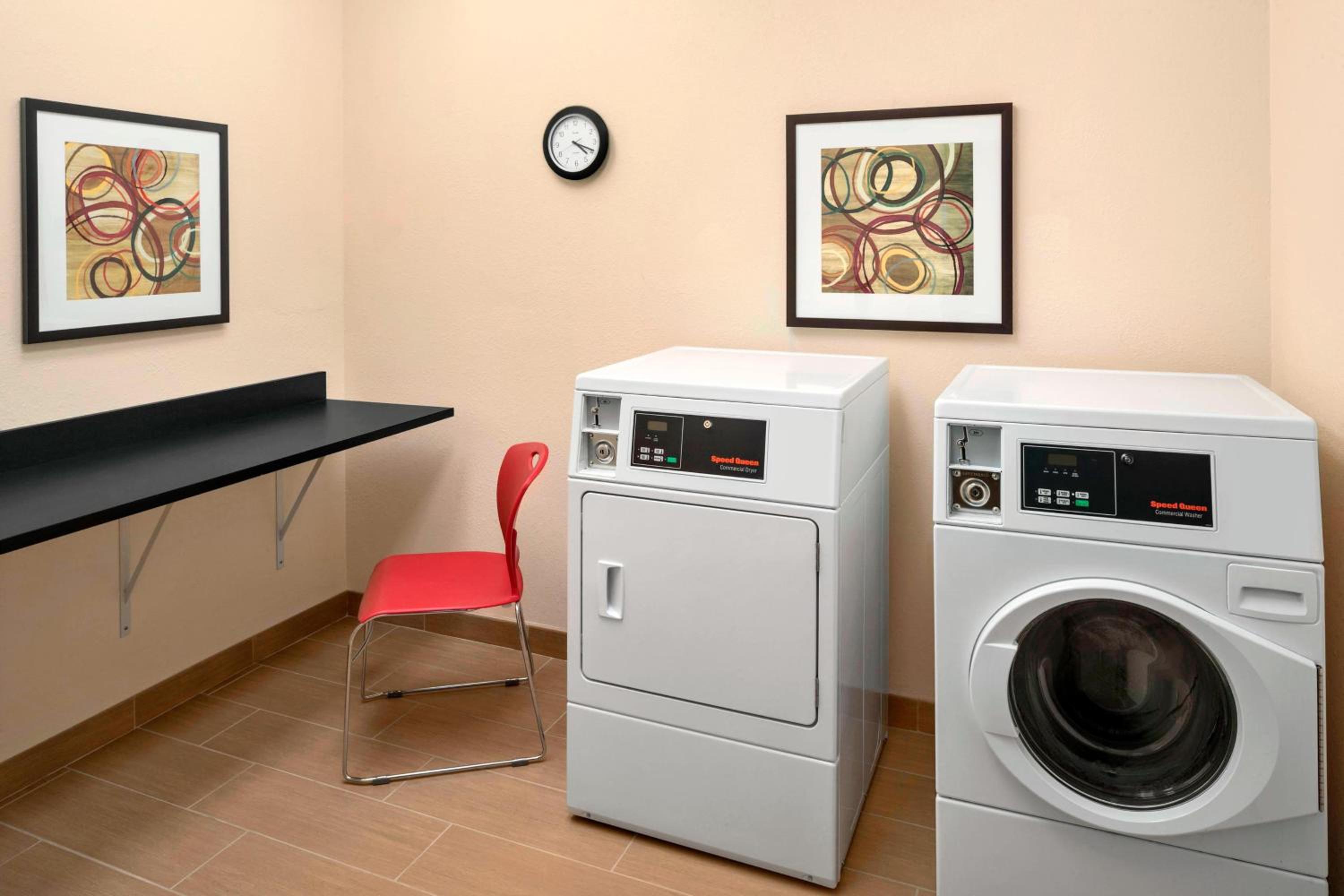 Lima Vacations - Fairfield Inn  Suites Lima - Property Image 8
