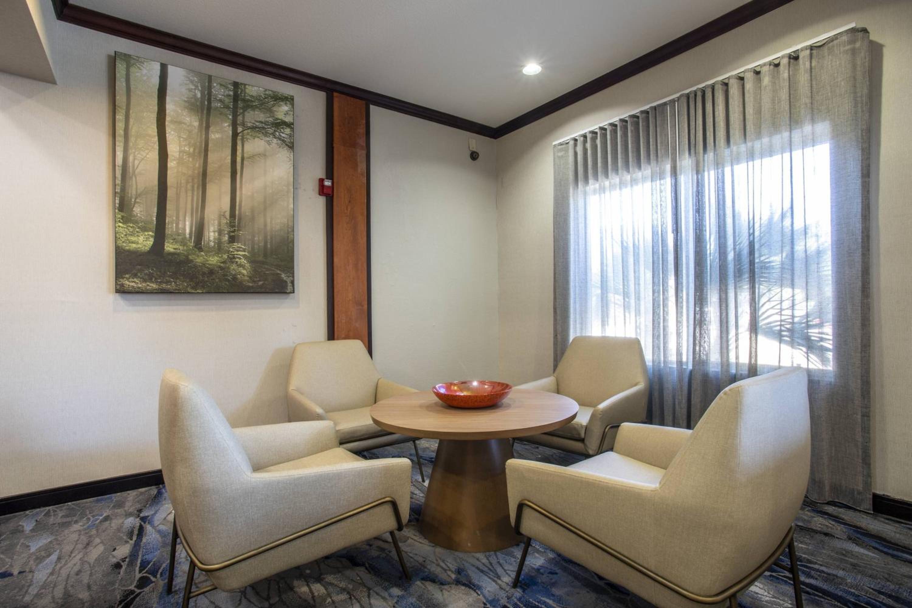 San Antonio Vacations - Fairfield Inn and Suites by Marriott San Antonio Boerne - Property Image 3