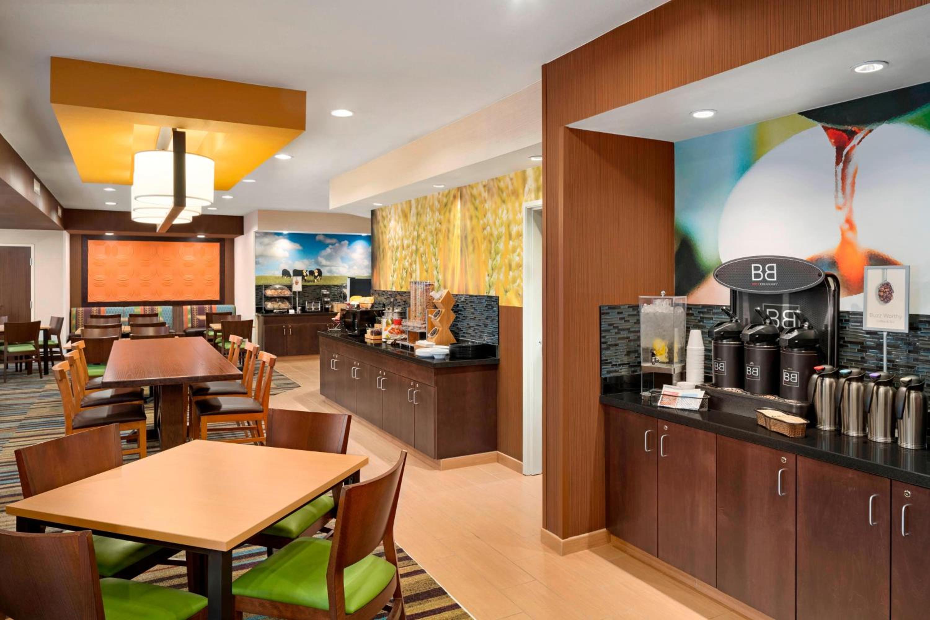 Lima Vacations - Fairfield Inn  Suites Lima - Property Image 7