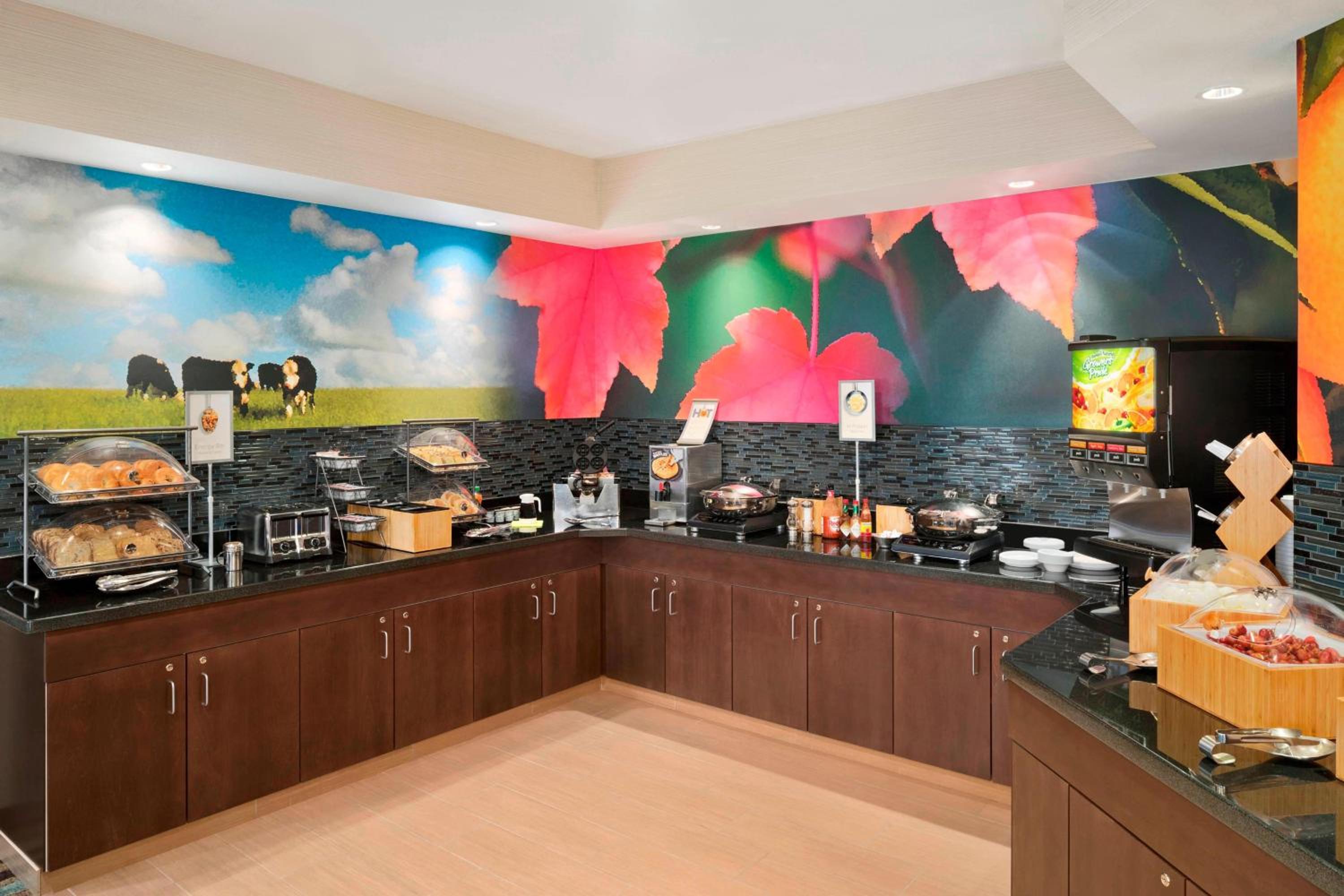 Lima Vacations - Fairfield Inn  Suites Lima - Property Image 6
