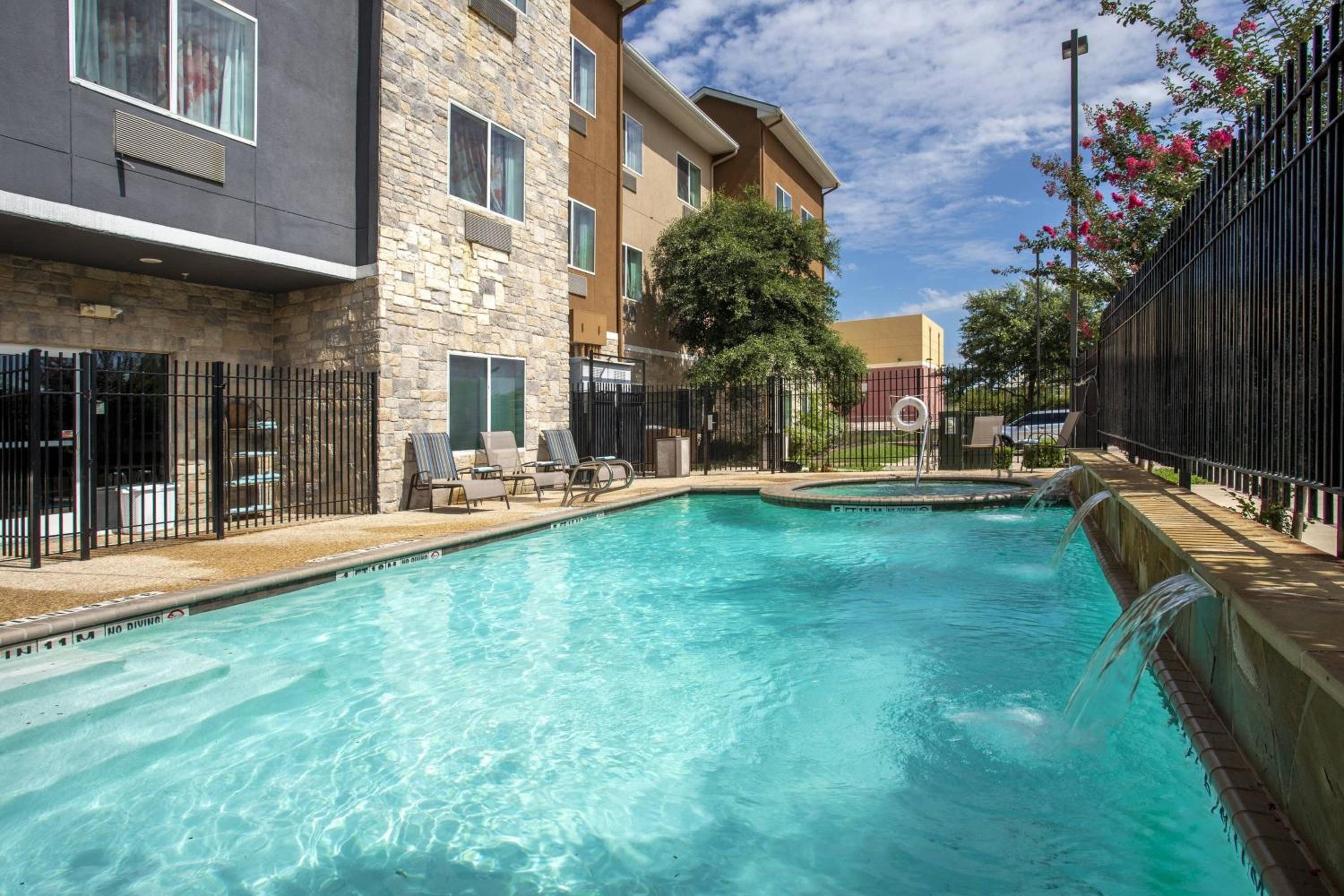 Fairfield Inn and Suites by Marriott San Antonio Boerne - Property Image 9