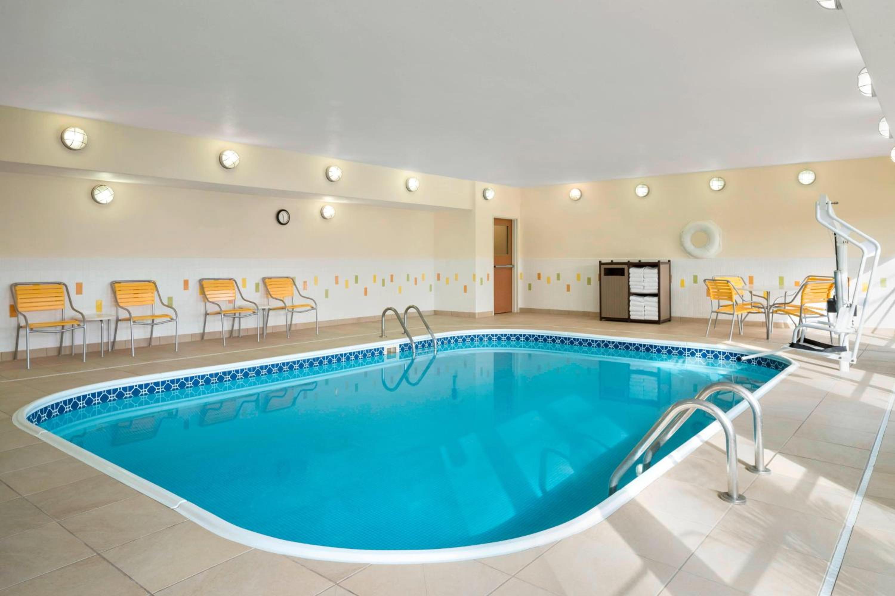 Lima Vacations - Fairfield Inn  Suites Lima - Property Image 4