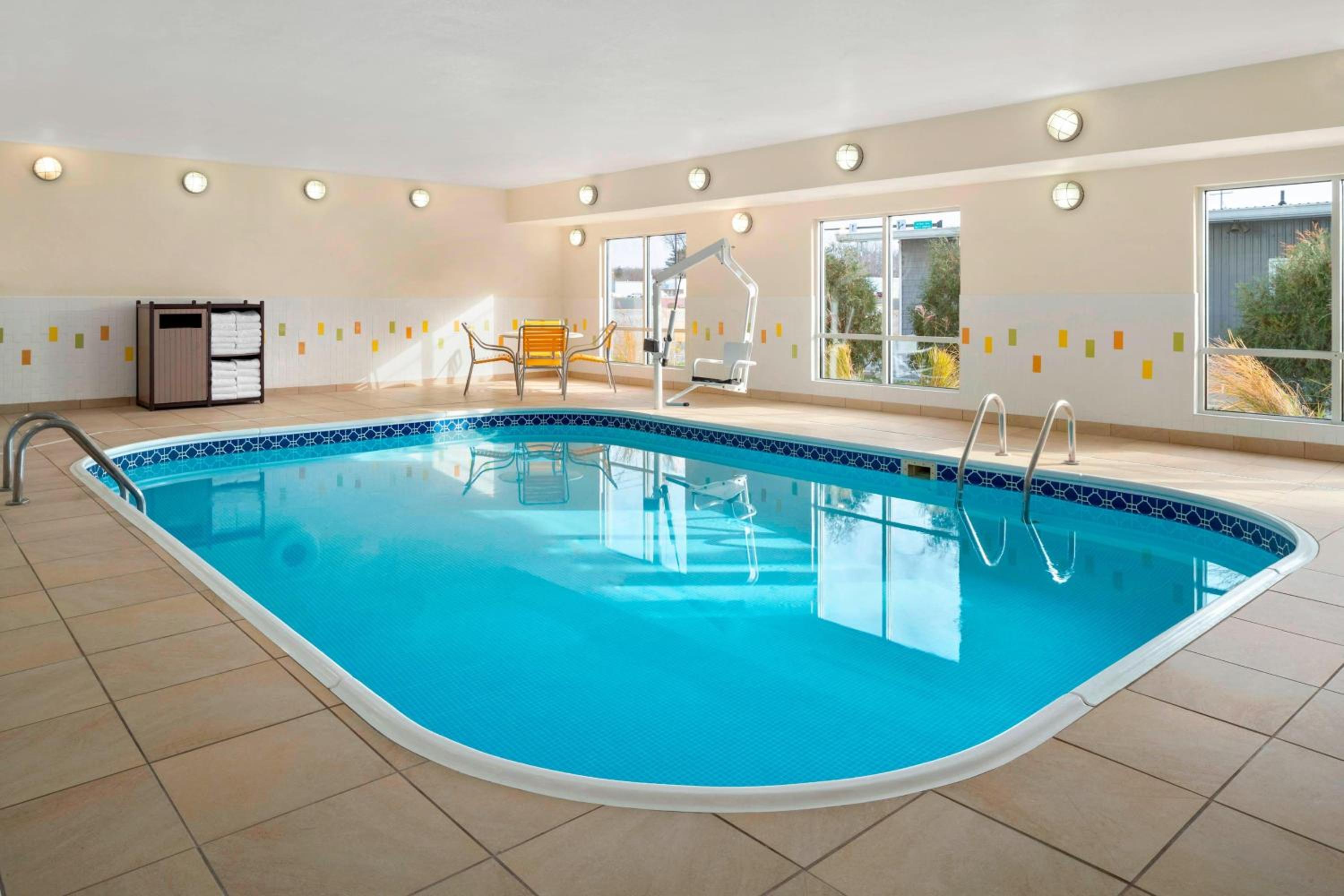 Lima Vacations - Fairfield Inn  Suites Lima - Property Image 3