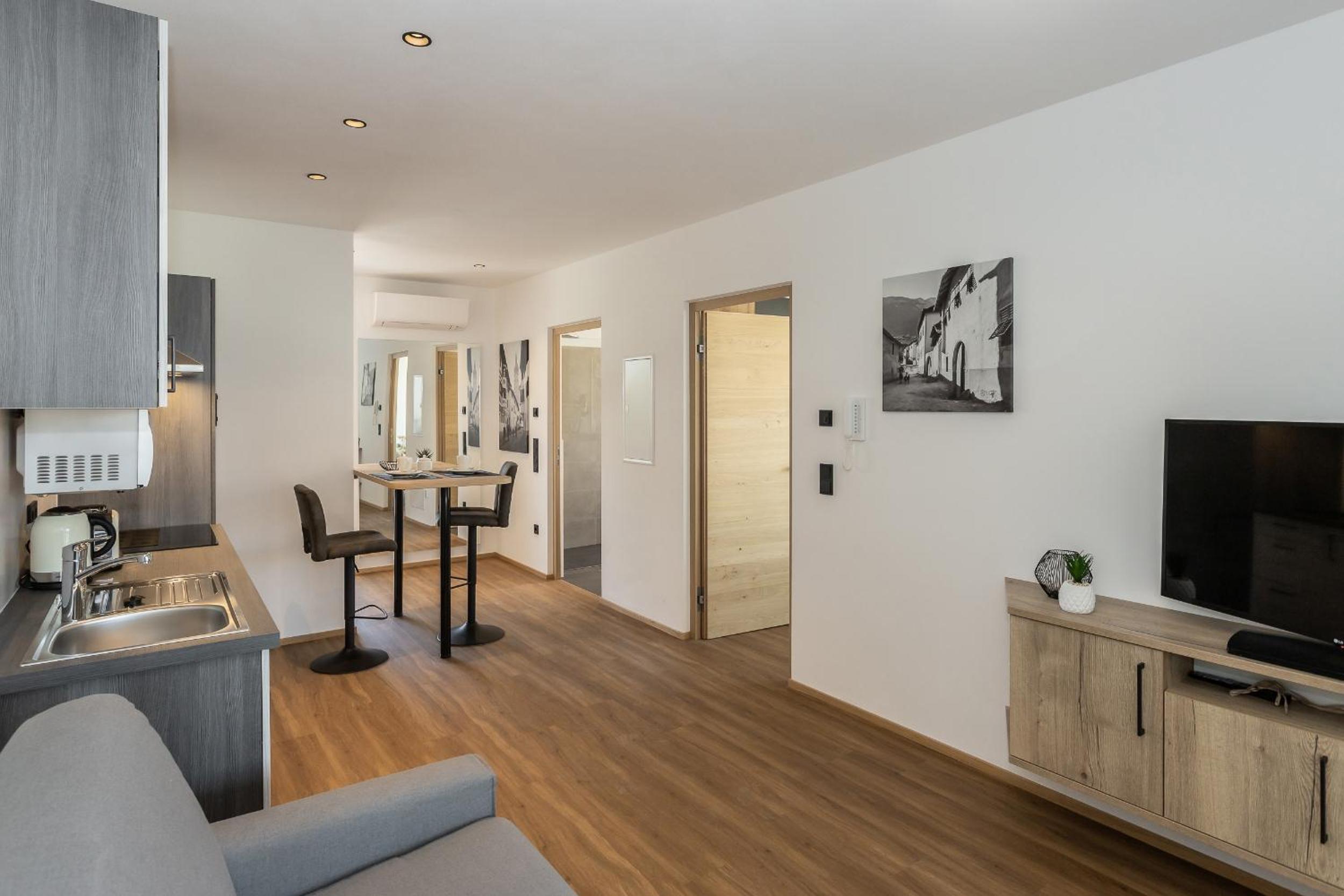 Justina 7 Apartments view 5