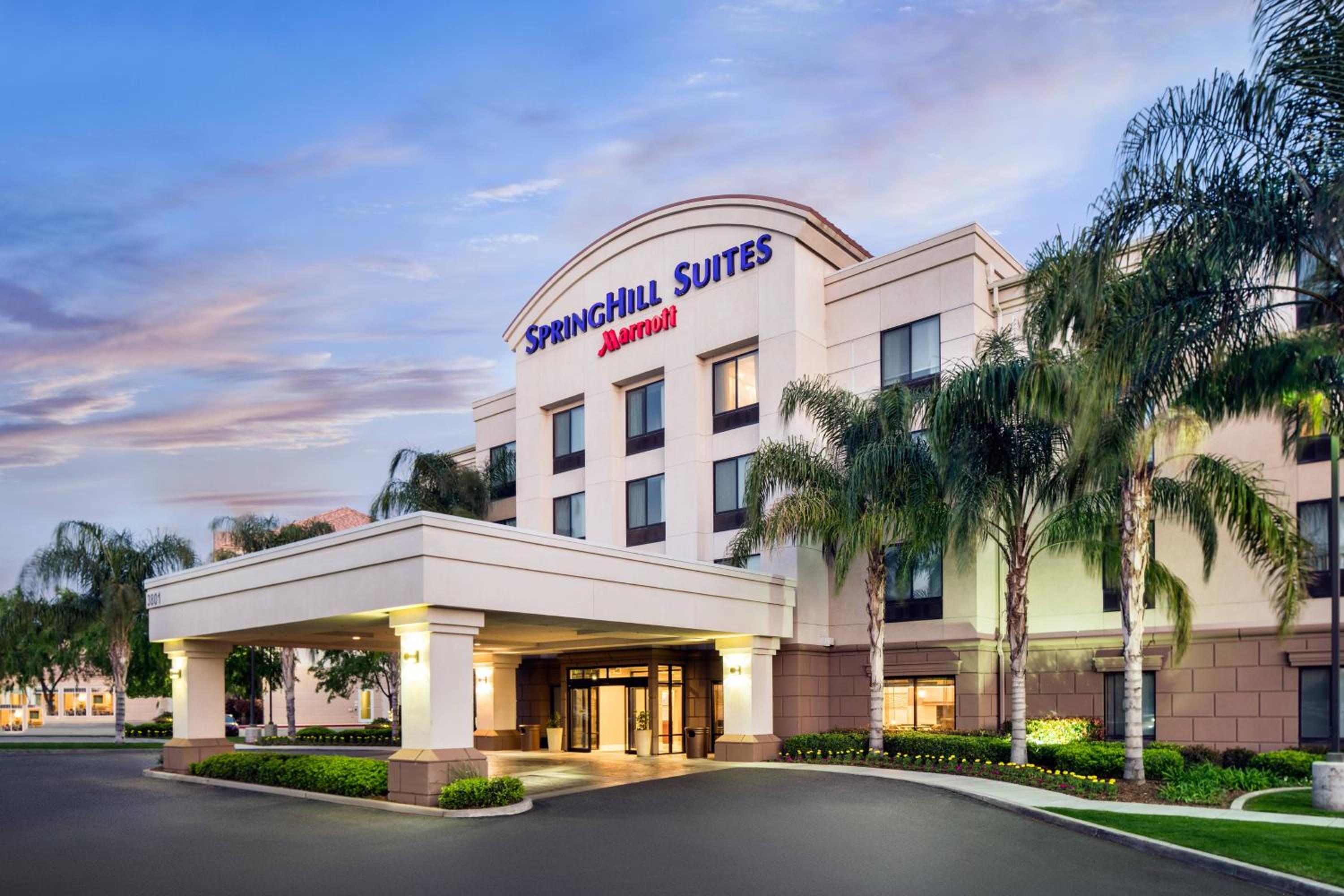 Hotel SpringHill Suites Bakersfield - Image 1