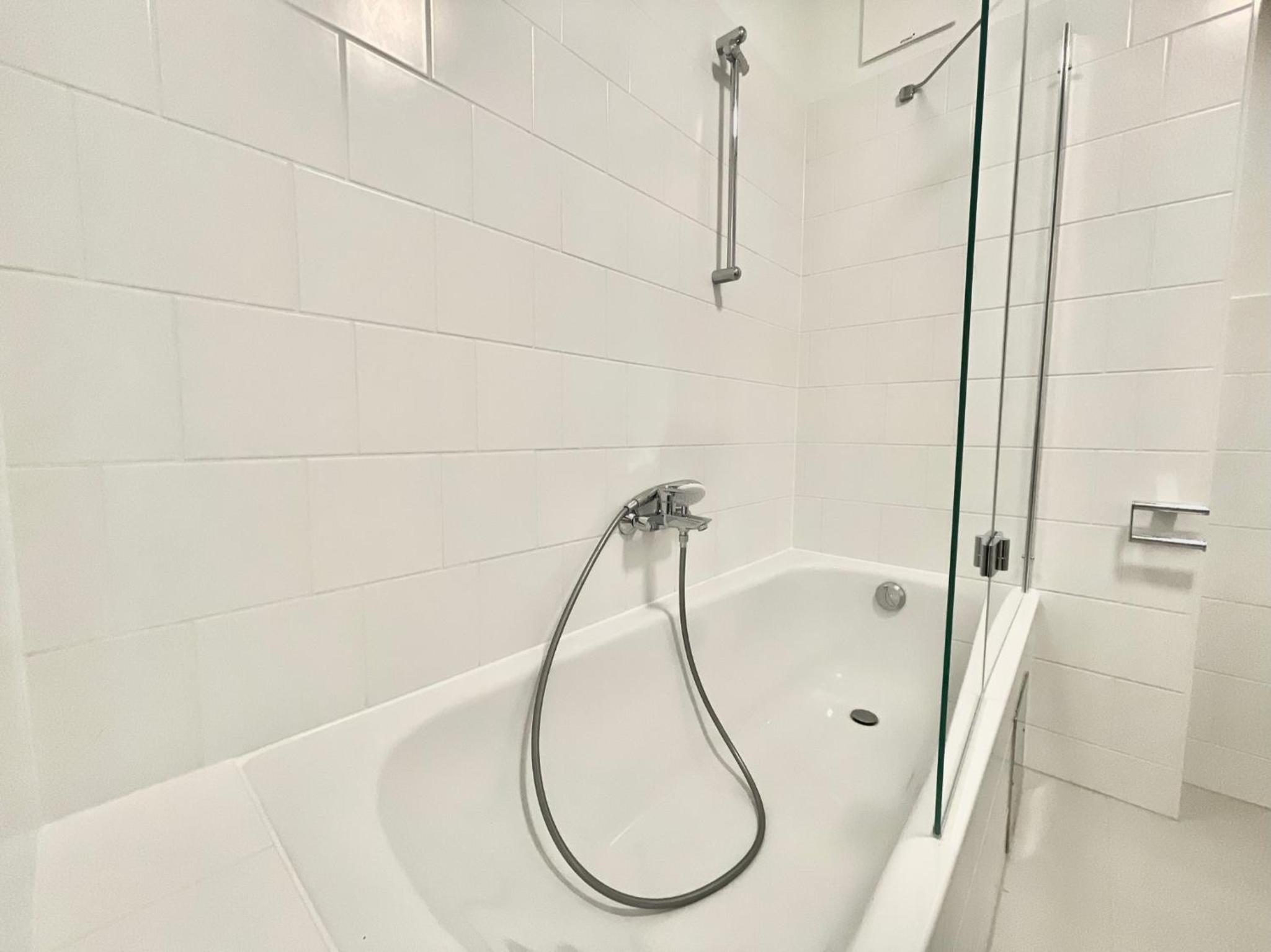 Central 55m2 Flat With Balcony & Parking