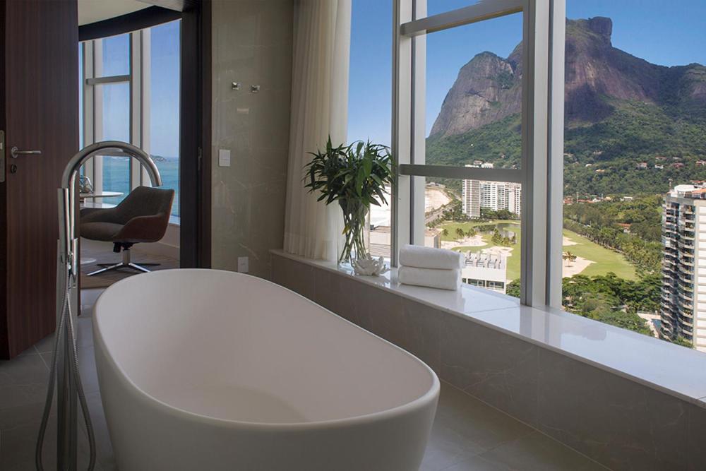 Luxuoso Hotel Nacional - Suíte com Banheira