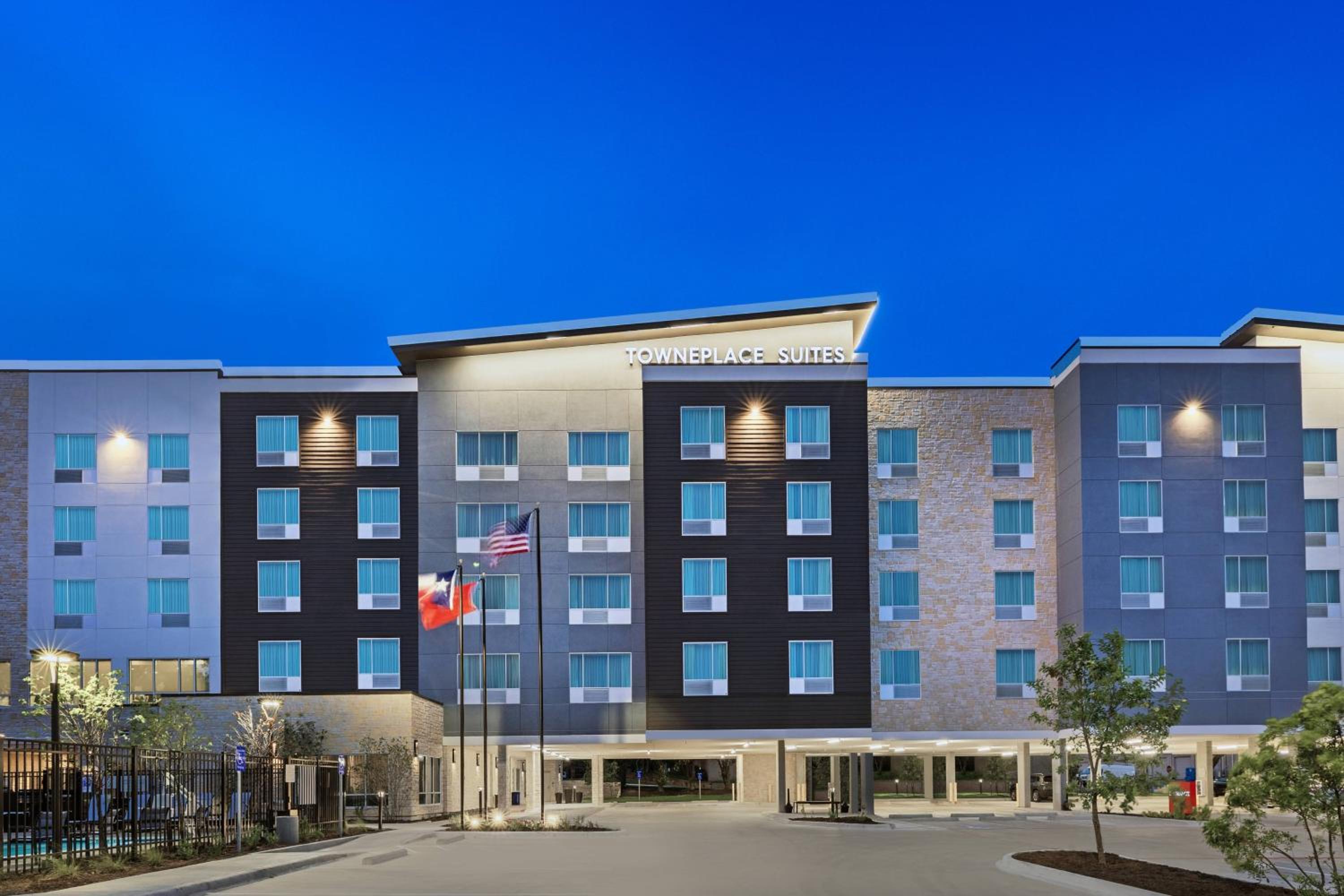 Hotel TownePlace Suites by Marriott Austin Northwest The Domain Area - Image 1