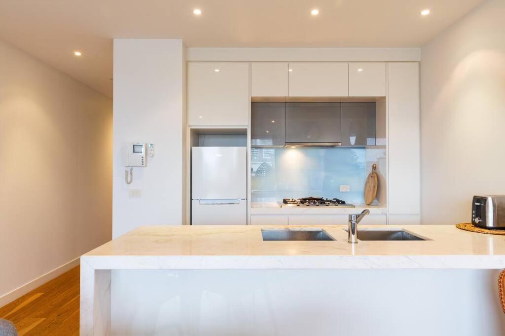 PORT MELBOURNE - A stay at the Bay