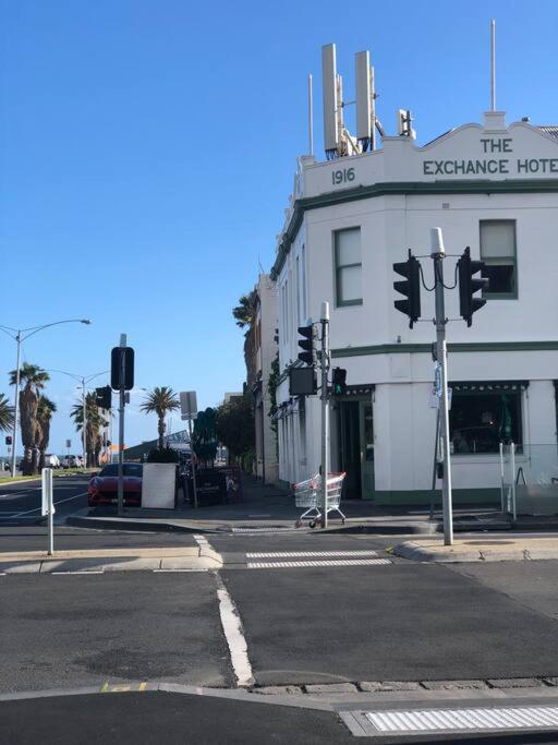 PORT MELBOURNE - A stay at the Bay