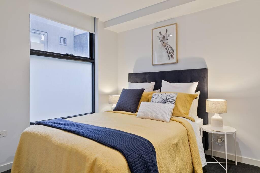 PORT MELBOURNE - A stay at the Bay
