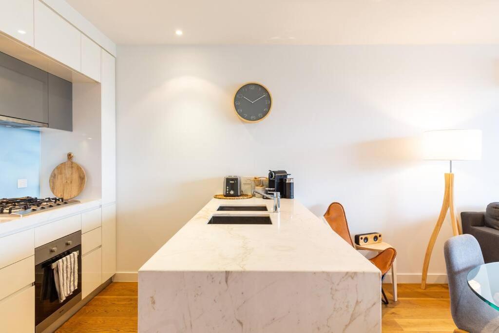 PORT MELBOURNE - A stay at the Bay