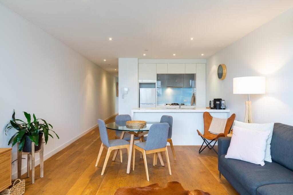 PORT MELBOURNE - A stay at the Bay